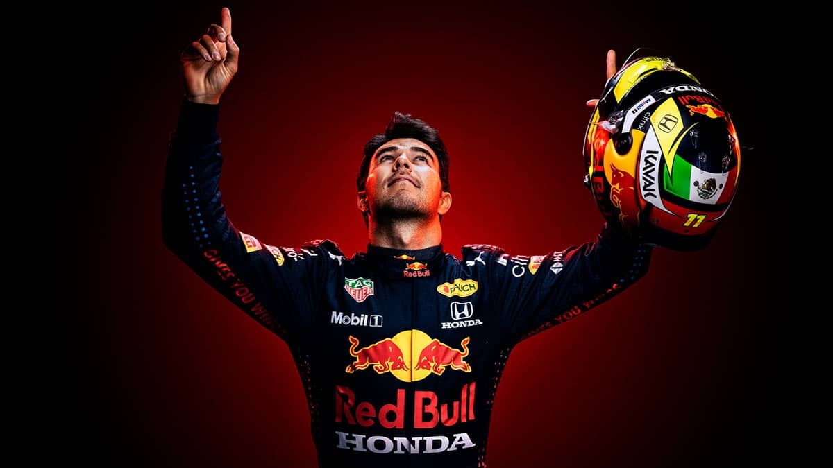 "Checo" Pérez gana el Gran Premio de Azerbaiyán, primer triunfo con Red Bull