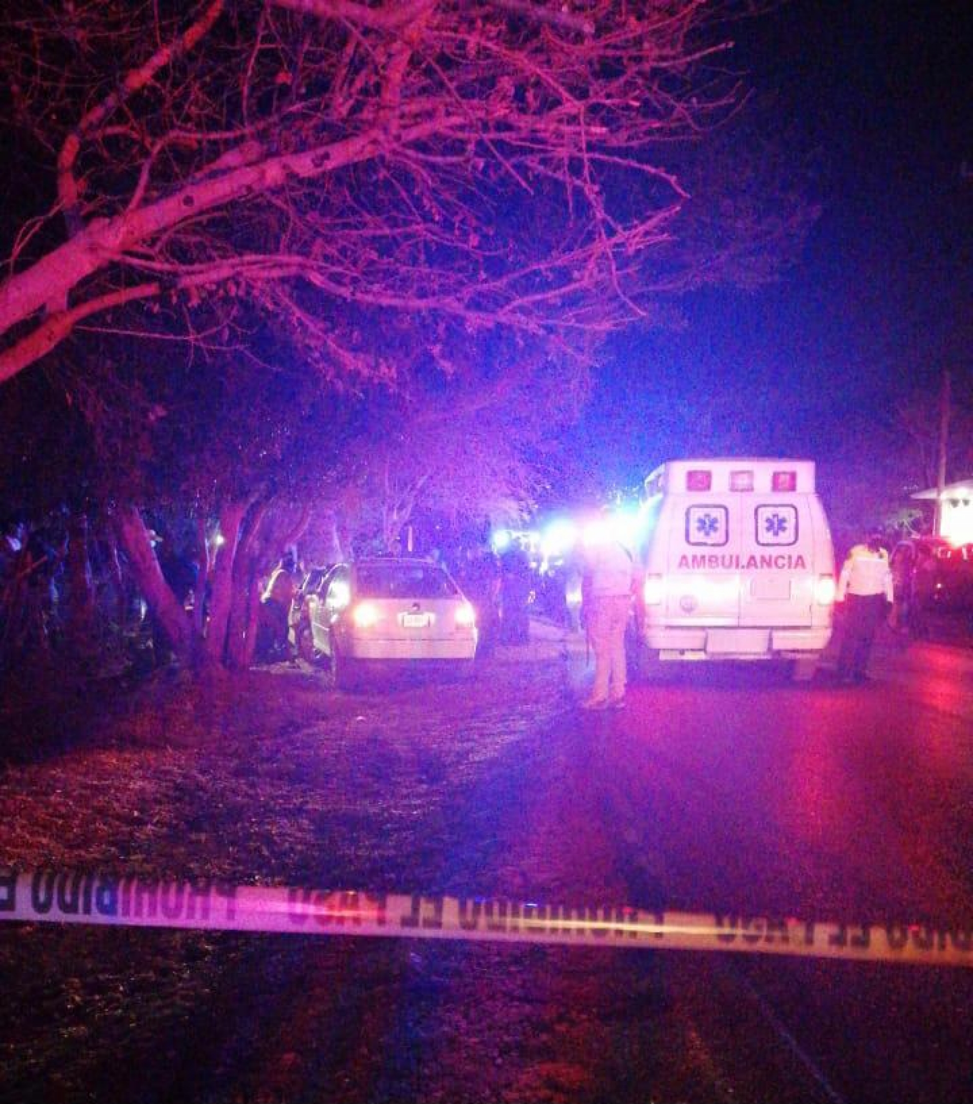 Una mujer sin vida y un niño lesionado, saldo de accidente vehicular en Yautepec