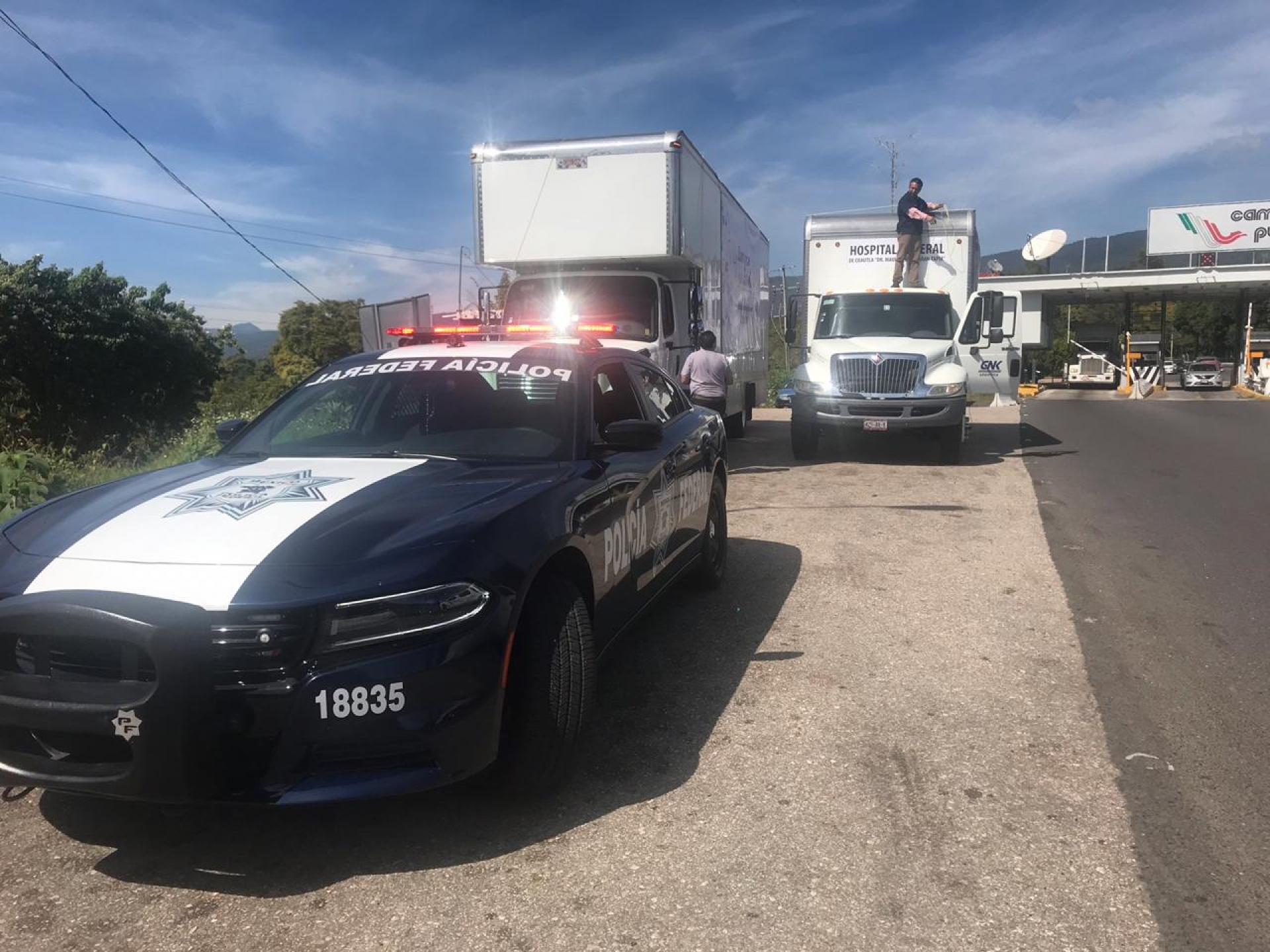 Custodia PF camiones con medicamentos, en apoyo a ruta 'Salud para todos'