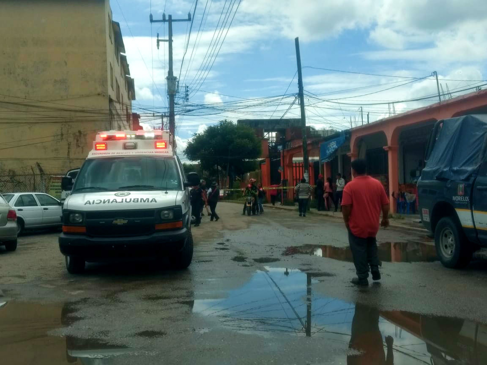 Agreden a tiros a tres personas en una vidriería, en la UH Campestre; un hombre falleció