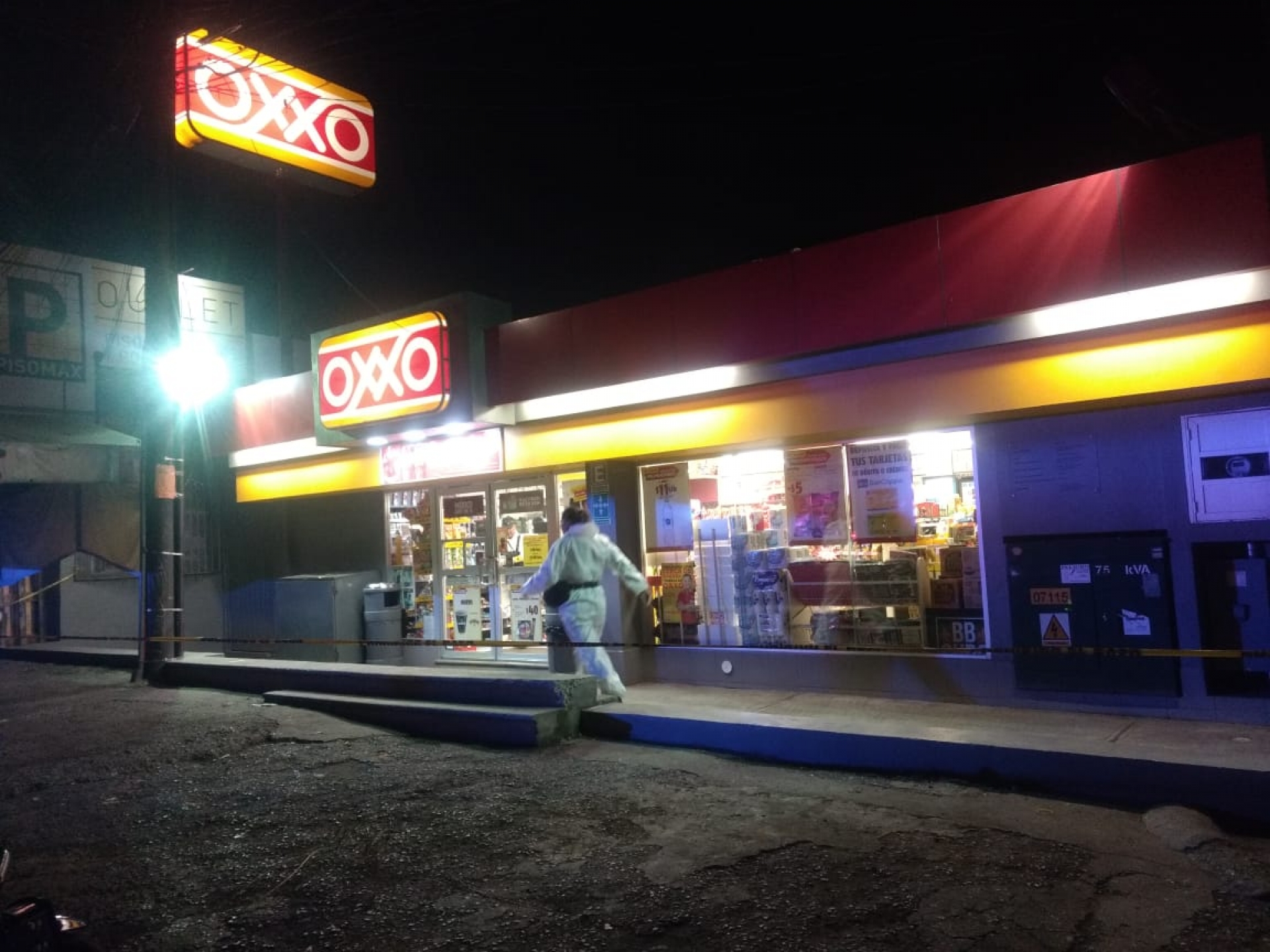 Disparan contra dos personas en el interior de una tienda Oxxo, en Cuernavaca