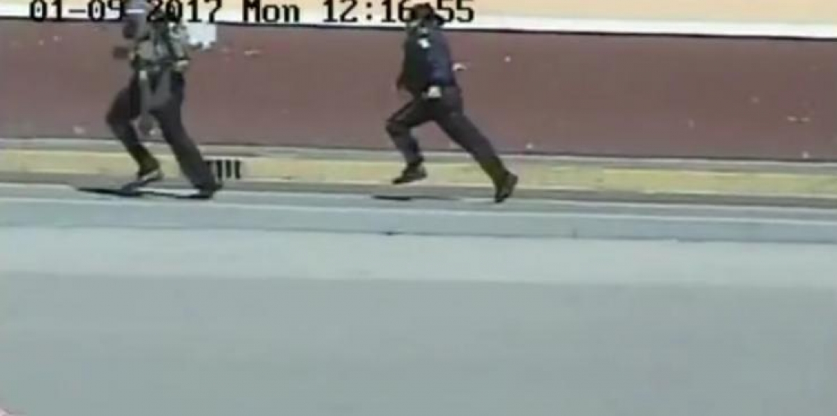 Mujer policía persigue y detiene a ladrón de bicicletas en San Pedro Cholula, Puebla