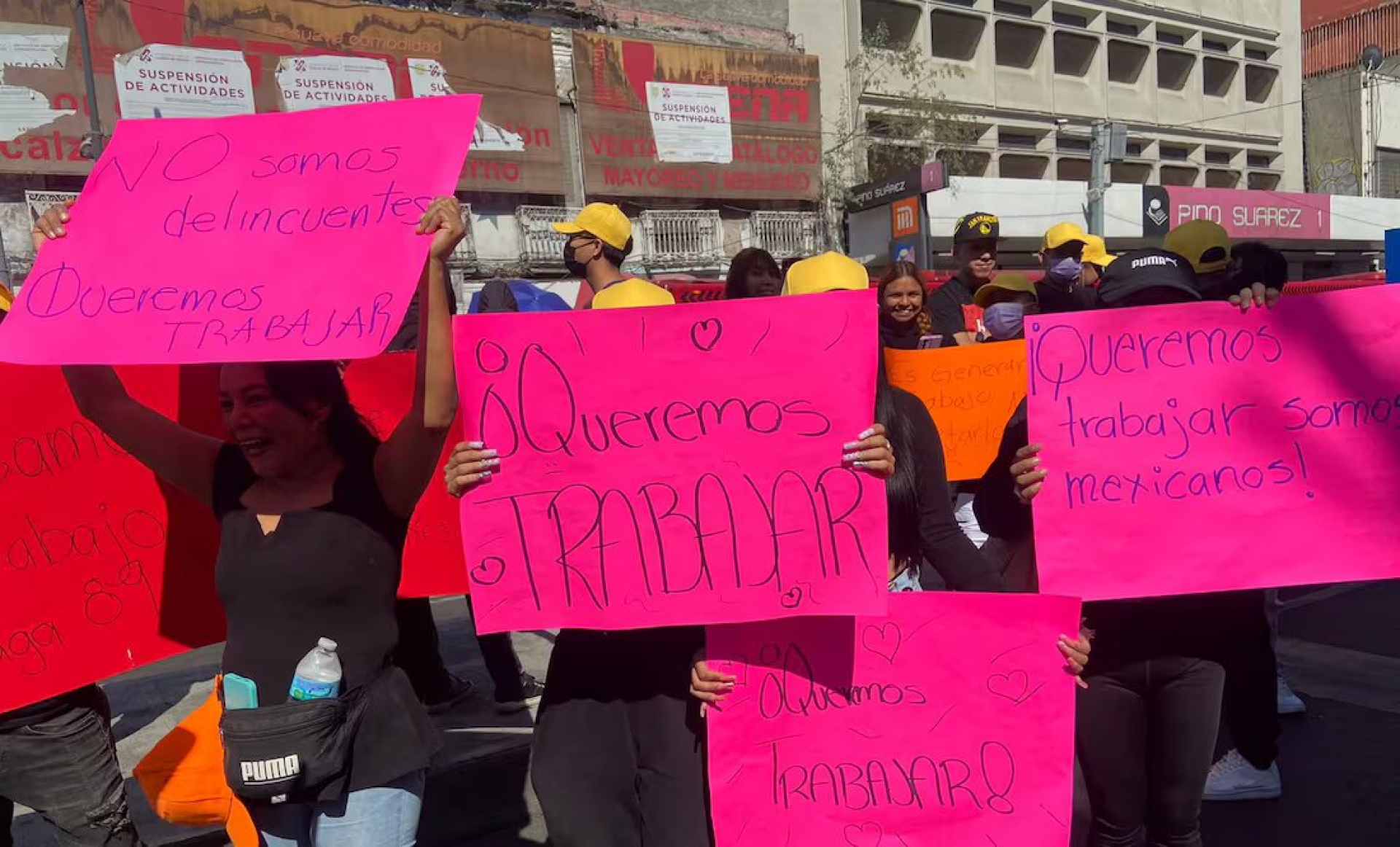 Trabajadores protestan por cierre de Plaza Izazaga 89 en el Centro Histórico