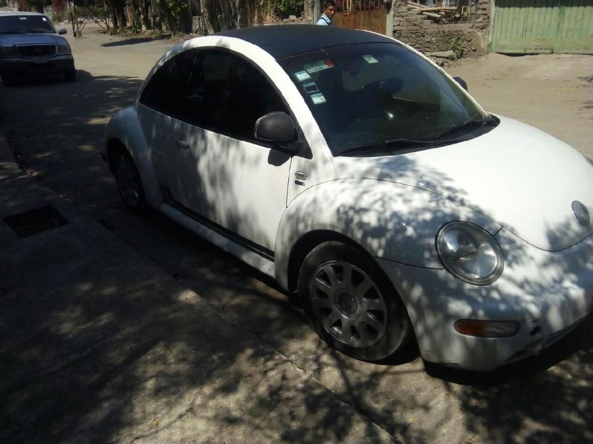 Hombres armados abandonaron un auto en Tlaltizapán