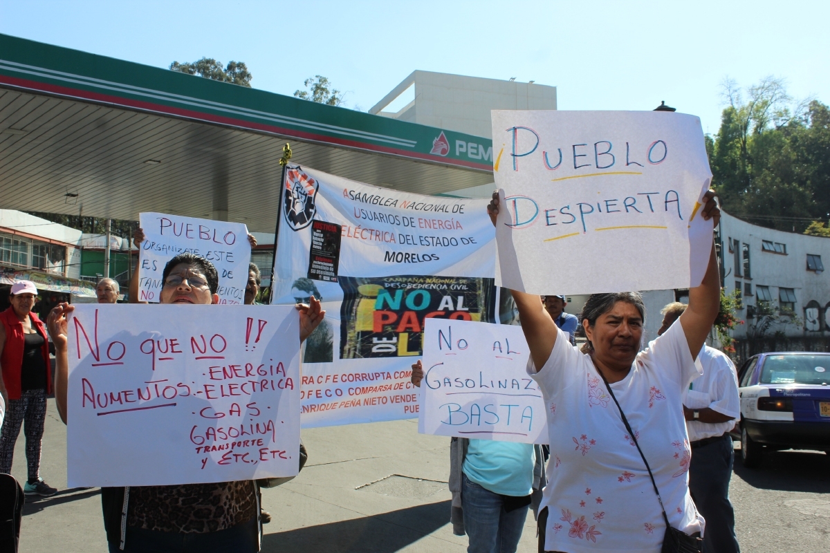 Protesta ANUEE en gasolinera del DIF contra aumentos