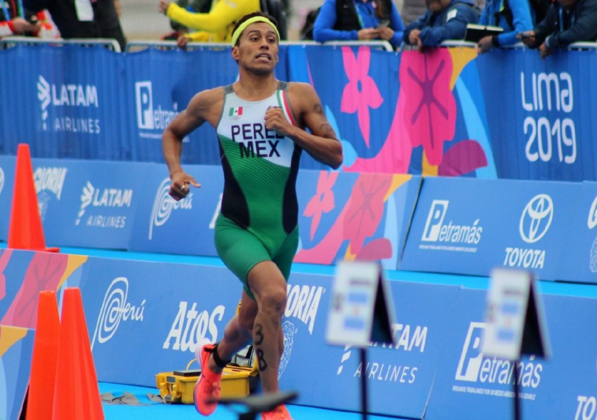 Irving Pérez gana medalla de bronce en relevo mixto en Lima 2019