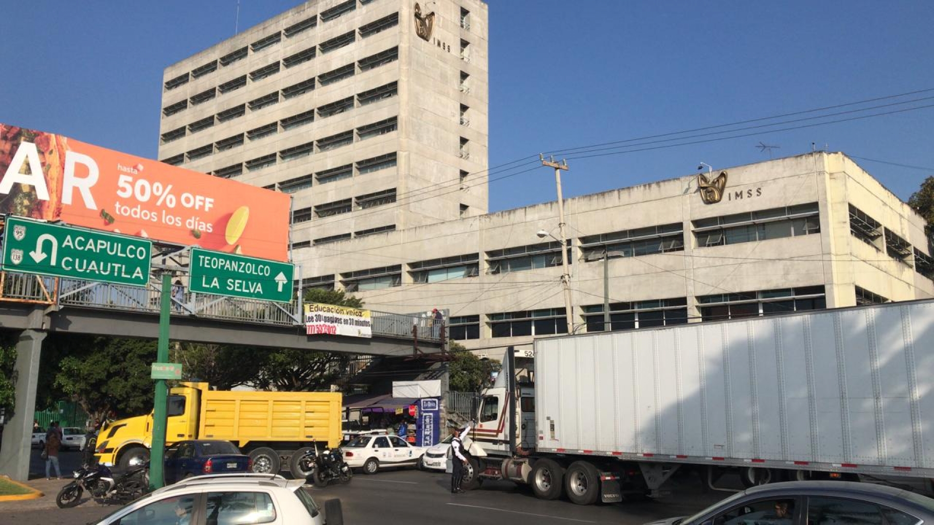 Nuevamente comerciantes bloquearon avenida Plan de Ayala