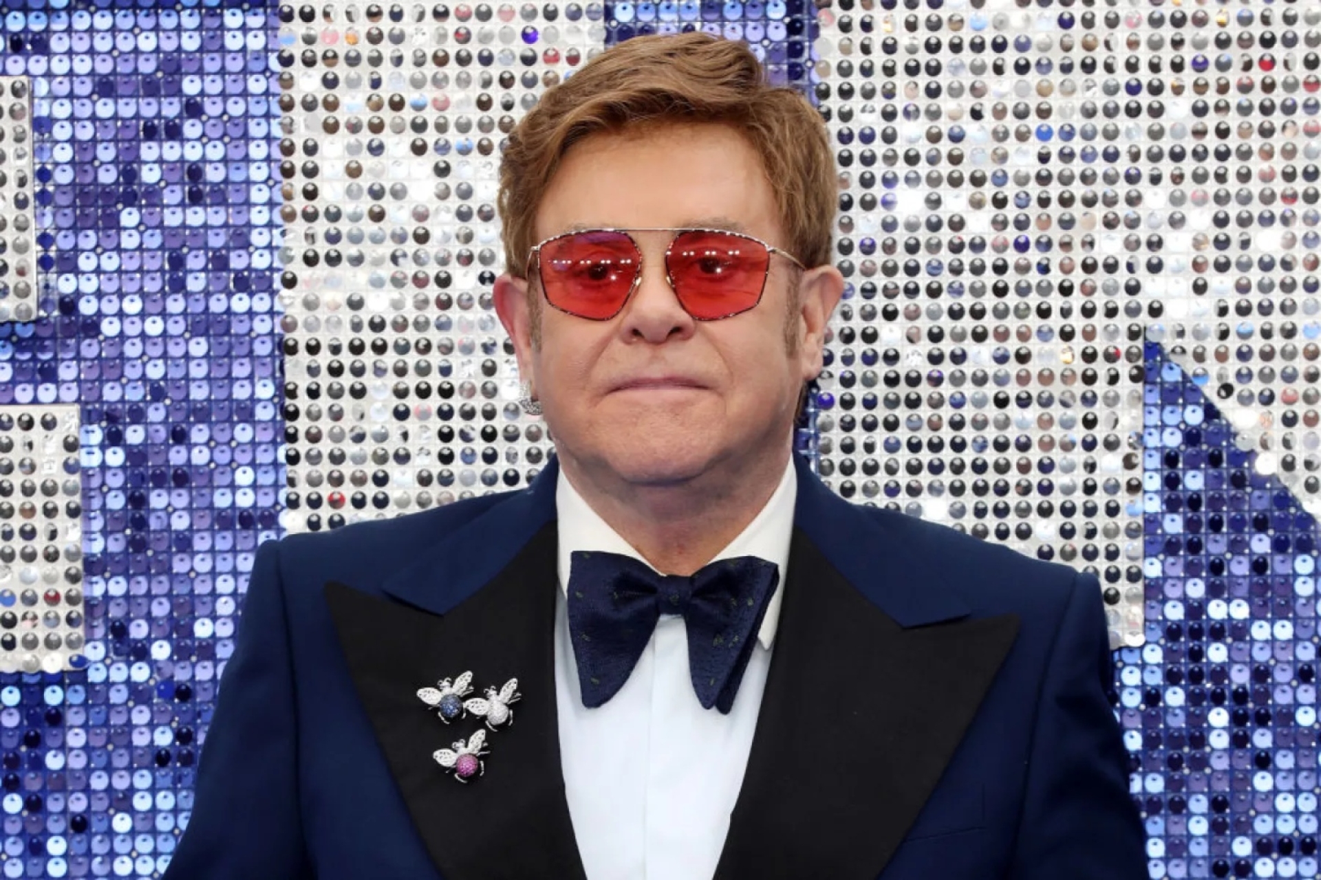 Elton John revela grave pérdida de visión tras infección ocular en 2024