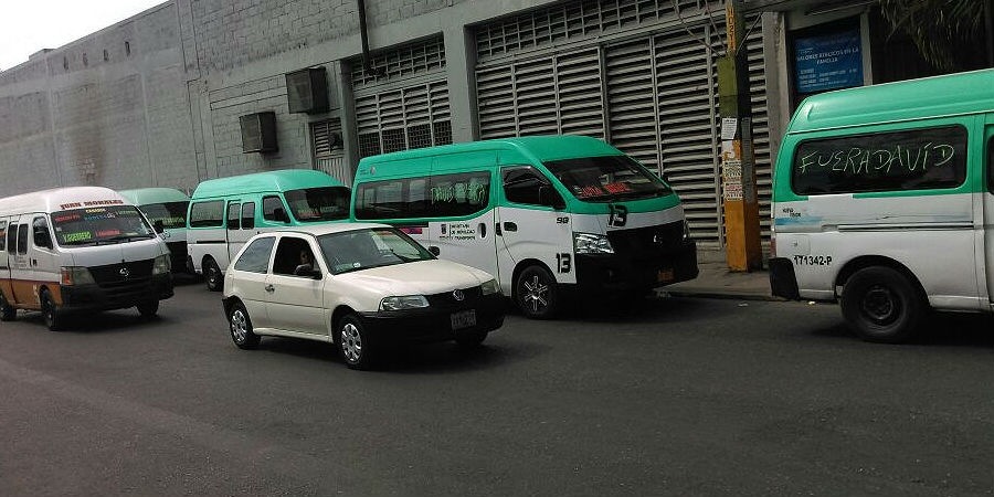 Protestan transportistas de la ruta 13 de Oaxtepec, en Cuautla
