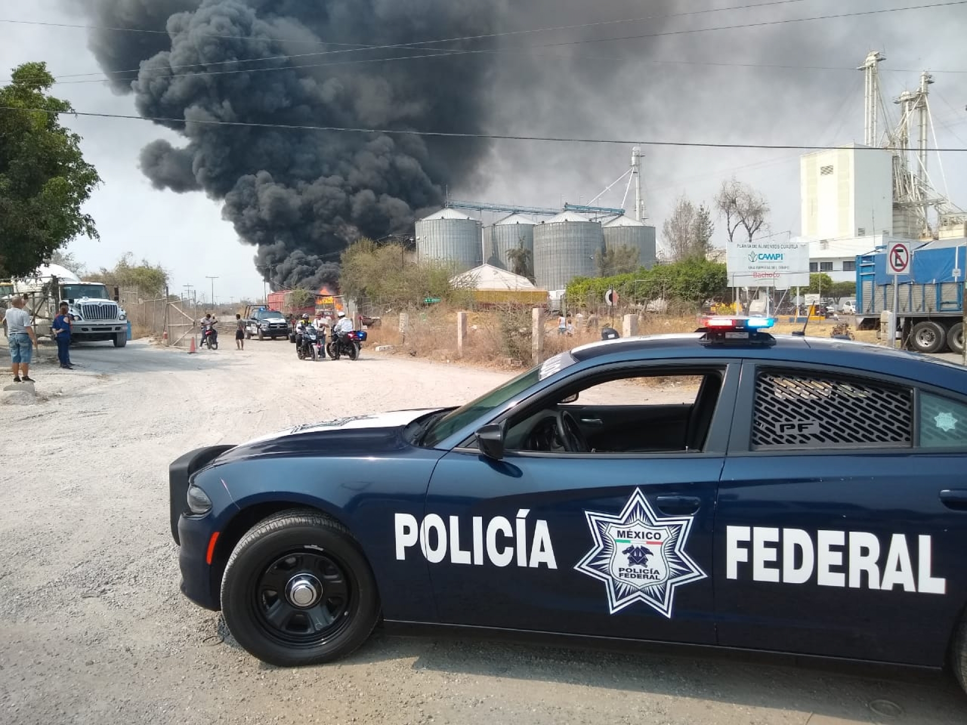 Atiende PF vialidad durante incendio de una fábrica de alimentos, en Cuautla