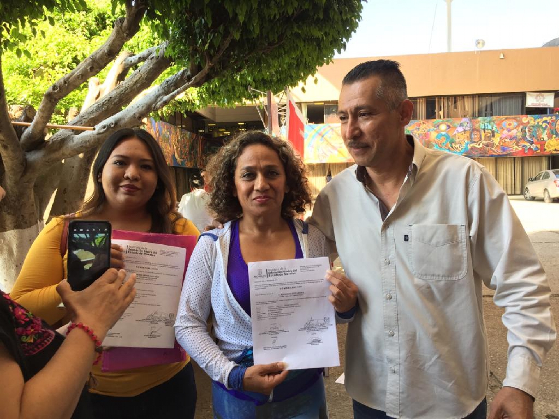 Denuncian maestros ante el IEBEM adeudo de salario y prestaciones
