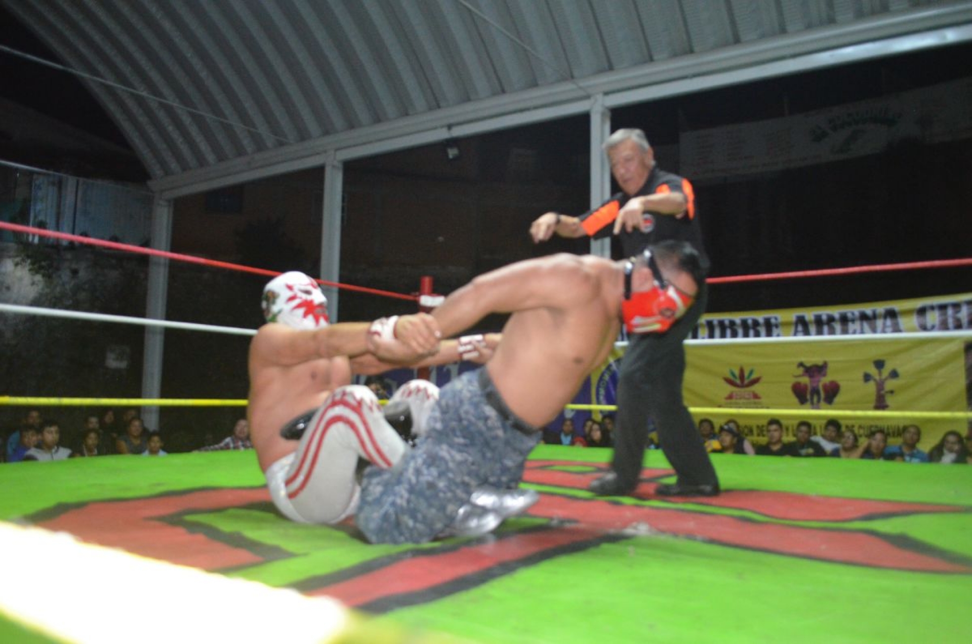 DTU y leyendas de la lucha libre hacen vibrar la Arena Cri Cri
