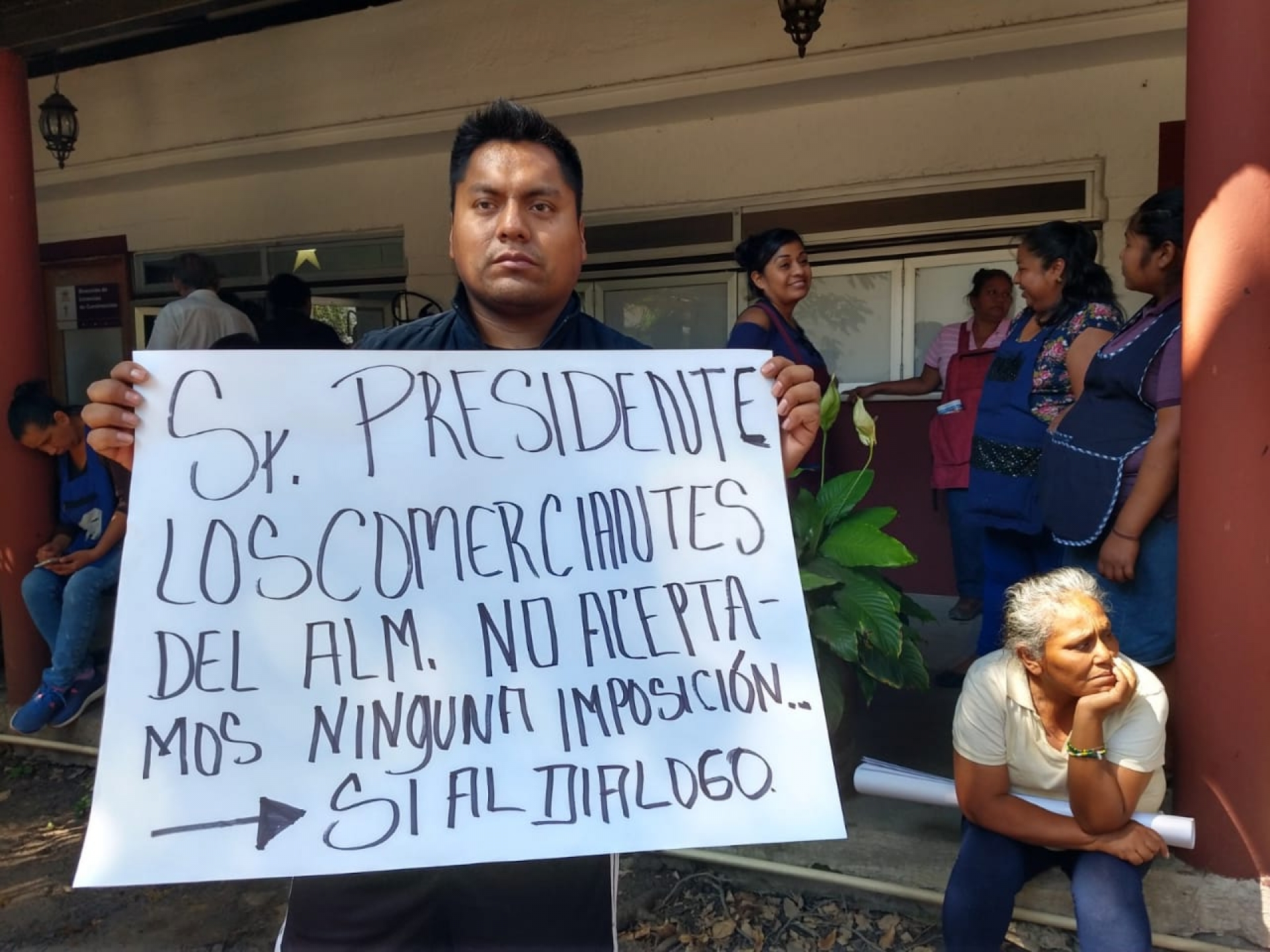 Comerciantes del ALM protestaron en el Ayuntamiento de Cuernavaca