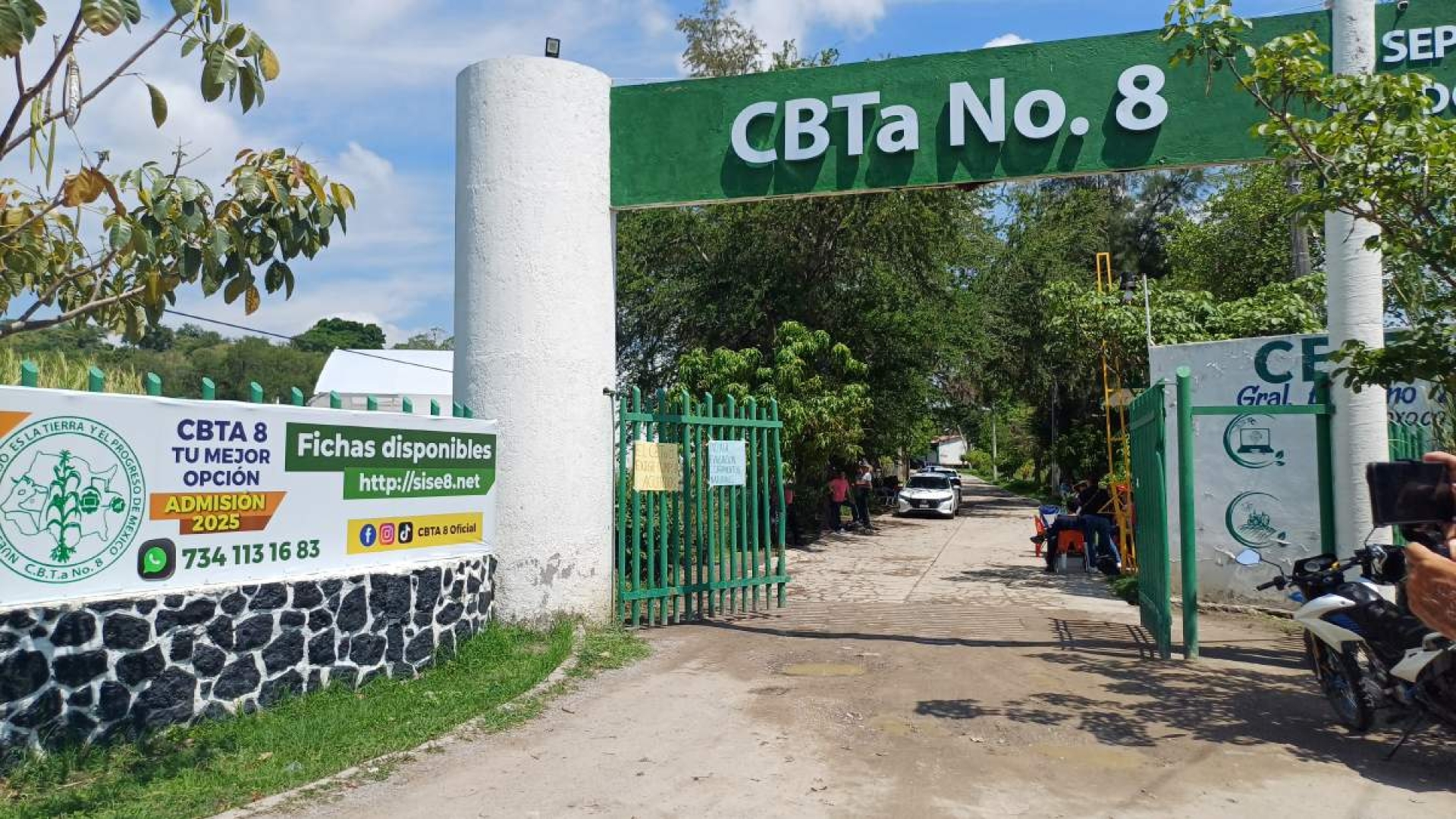 Protestan en el CBTa 8 por incumplimiento de acuerdos laborales