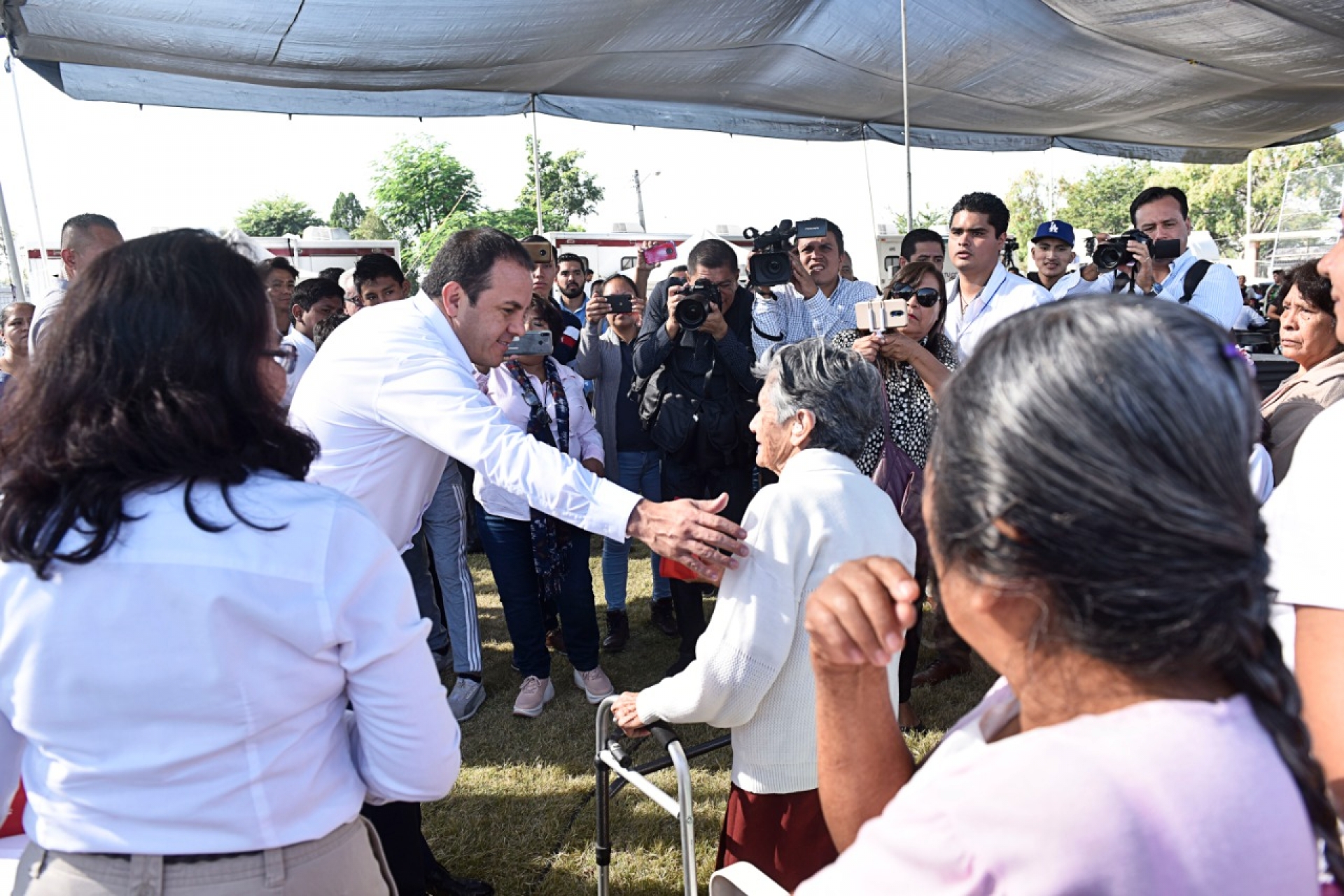 Lleva Cuauhtémoc Blanco servicios de salud y medicamentos gratuitos a comunidades alejadas