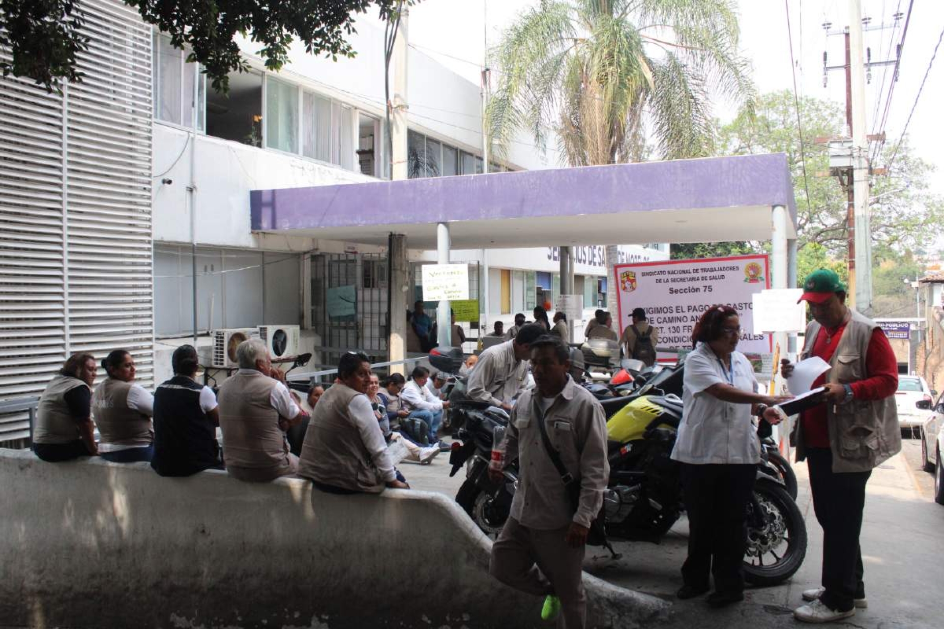 Trabajadores de salud reclaman pagos de viáticos