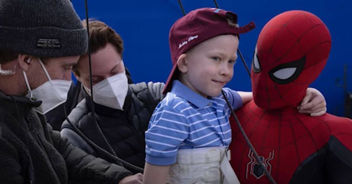 Tom Holland lleva a rodaje de Spider-Man a niño que salvó a su hermana