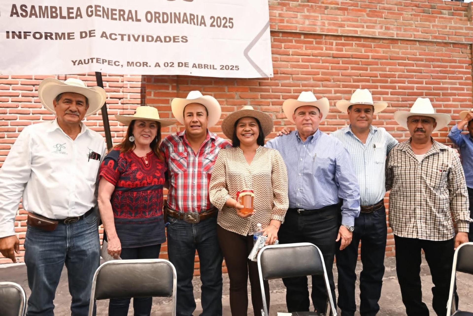 Ganaderos de Morelos reconocen a Margarita González Saravia por el impulso al campo