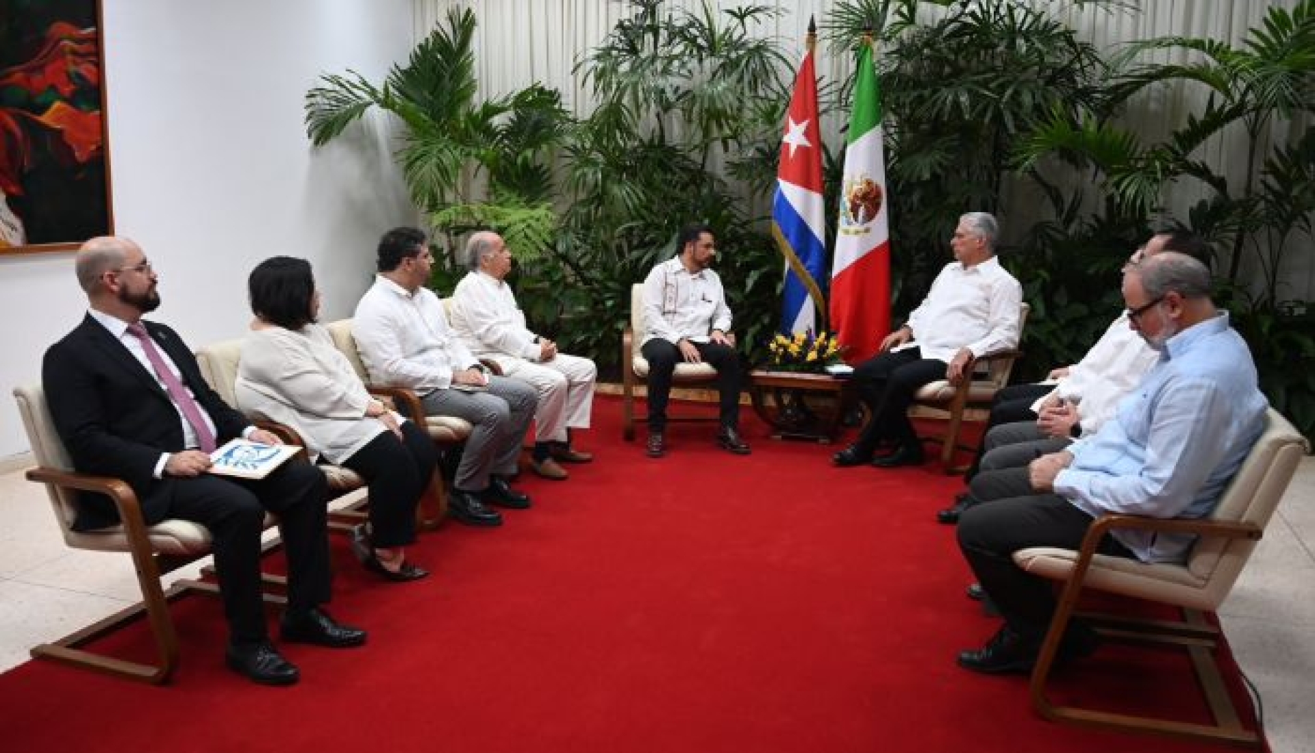 México contratará 1,200 médicos cubanos, anuncia IMSS
