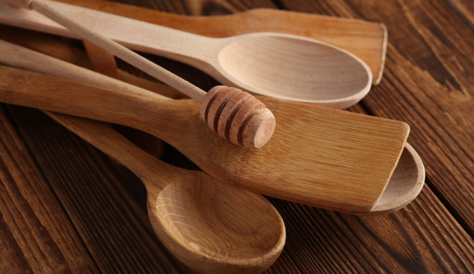 Cómo limpiar correctamente las cucharas de madera y mantenerlas seguras