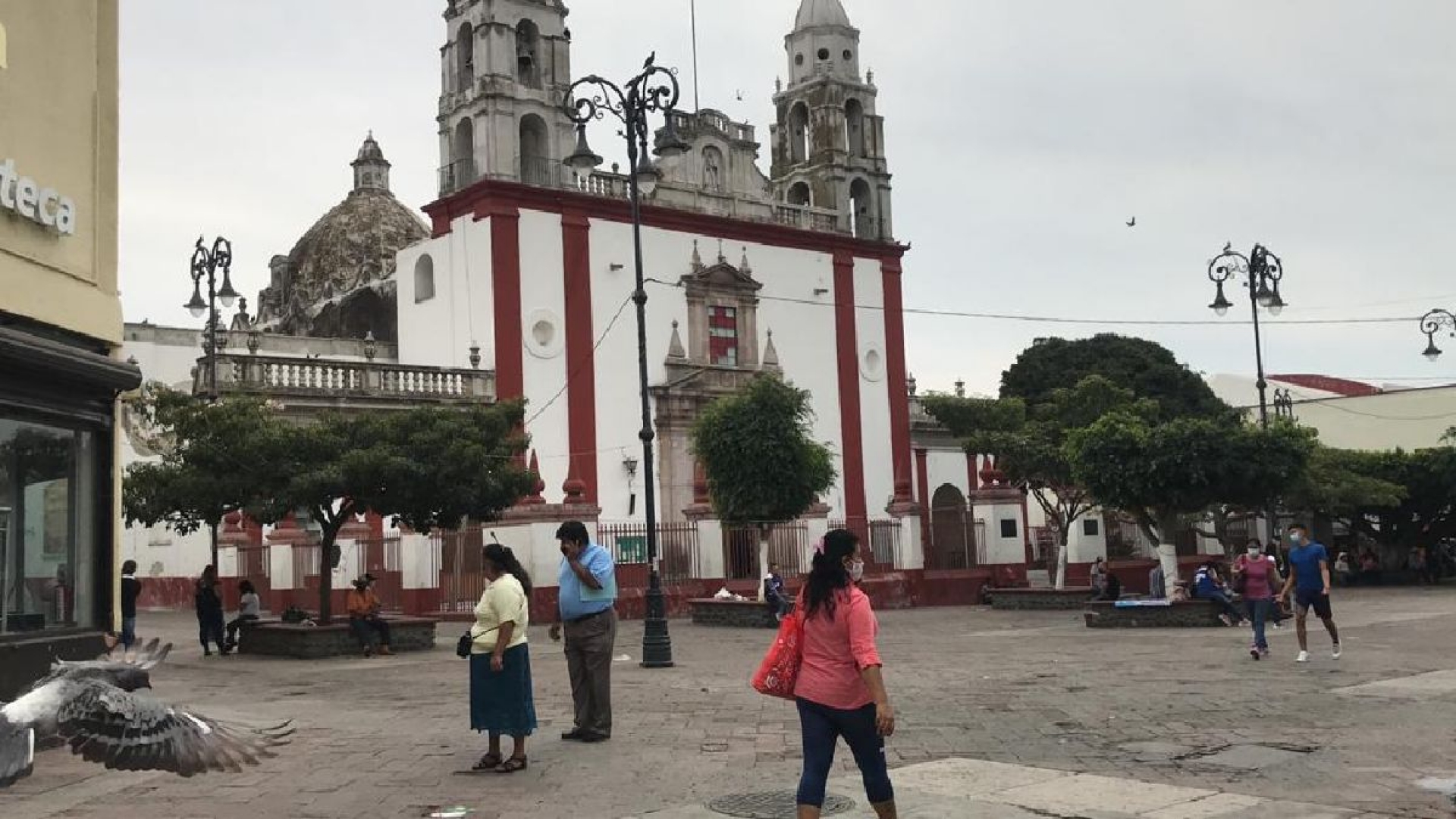 Liberan ambulantes el zócalo de Cuautla