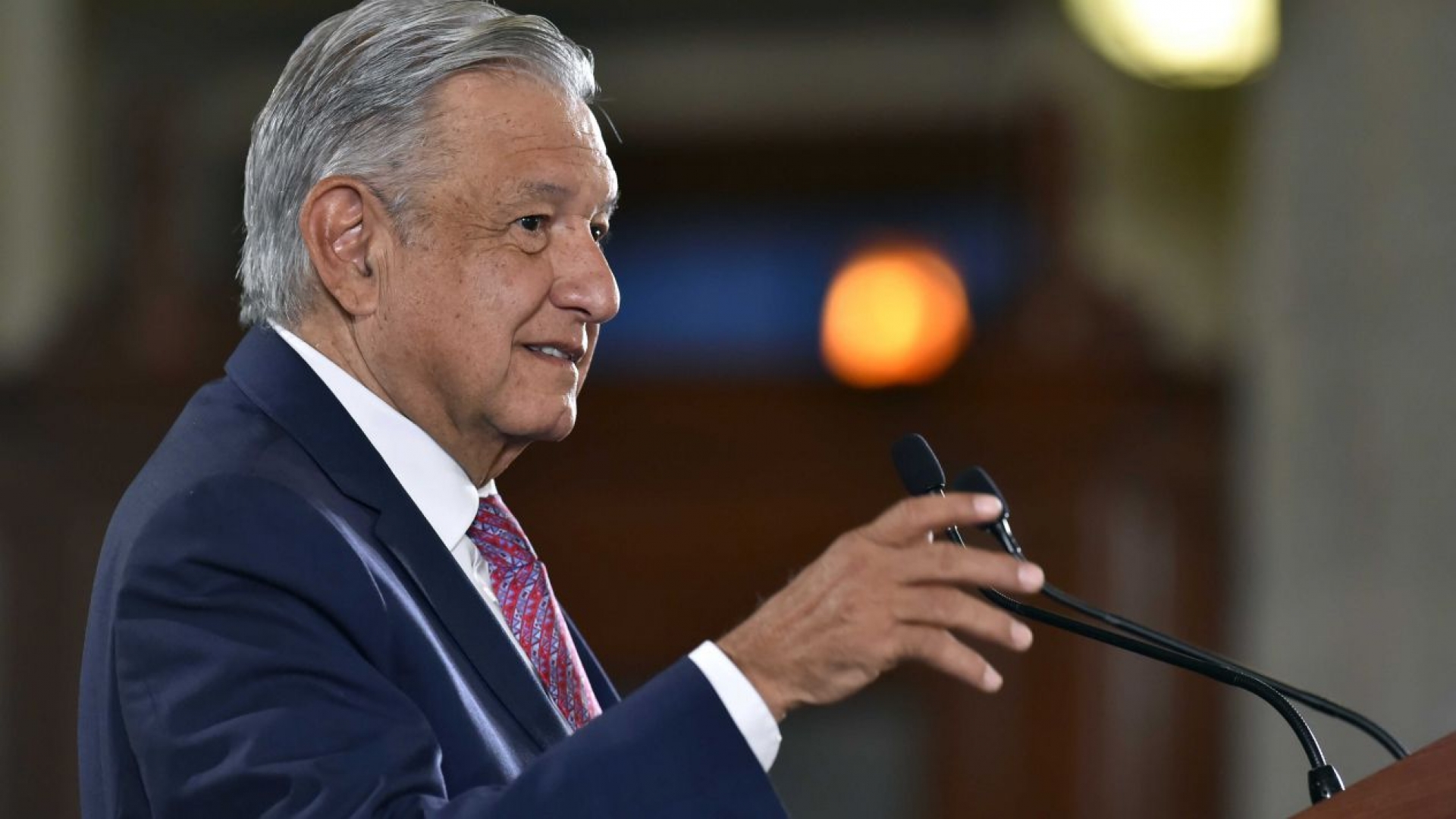 AMLO propone que reelección de servidores públicos vaya a consulta