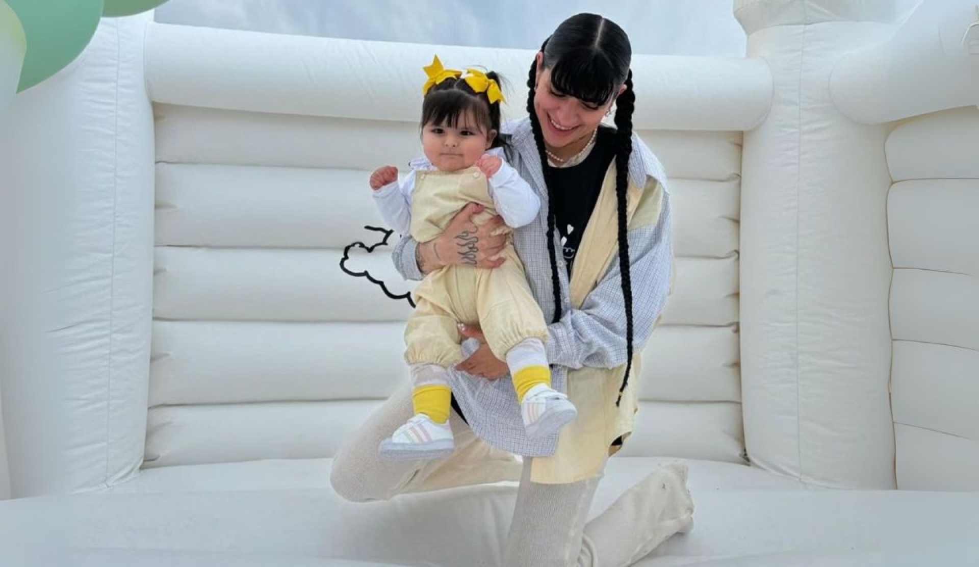 Cazzu vive un duro momento al gestionar permiso de viaje para su hija Inti