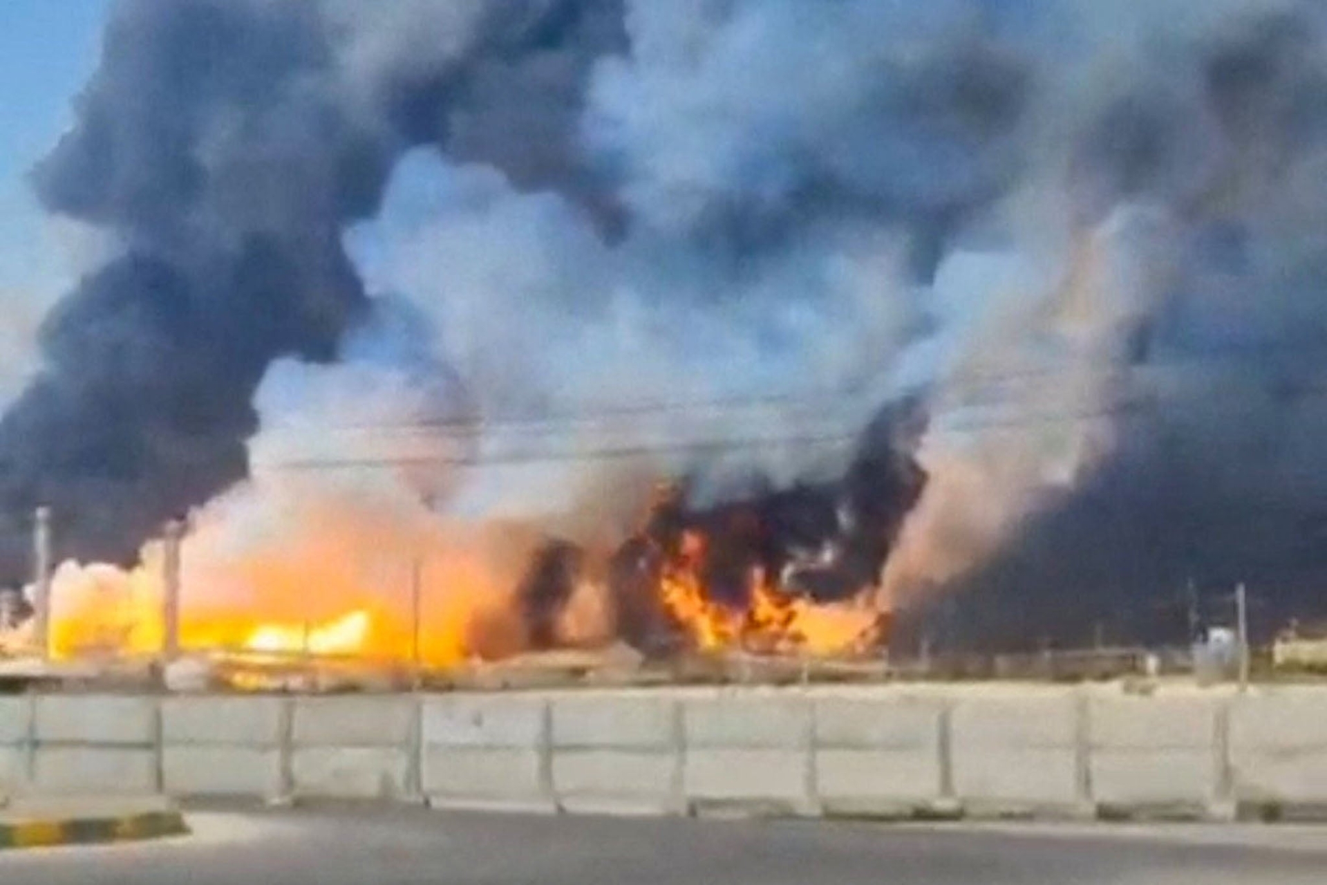 Israel bombardea yacimiento de gas en Irán, el más grande del mundo