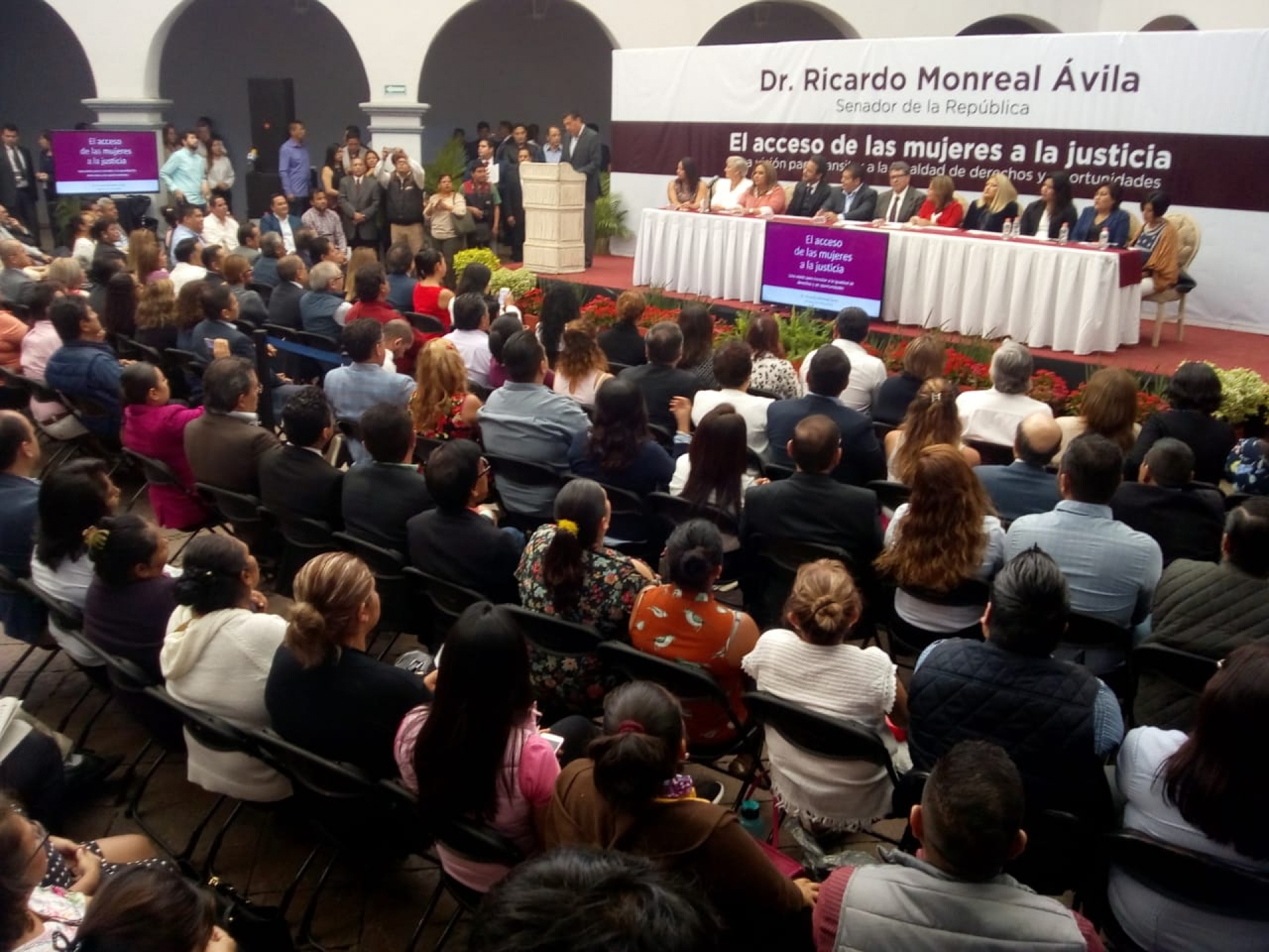 Presentan libro 'El acceso de las mujeres a la justicia'