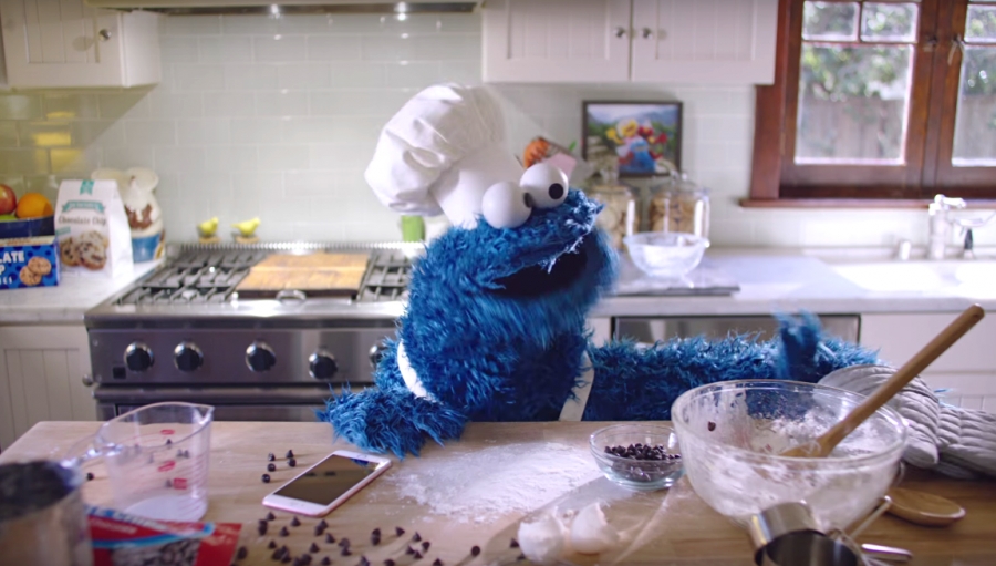 El monstruo de las galletas es el protagonista del nuevo anuncio del iPhone 6s