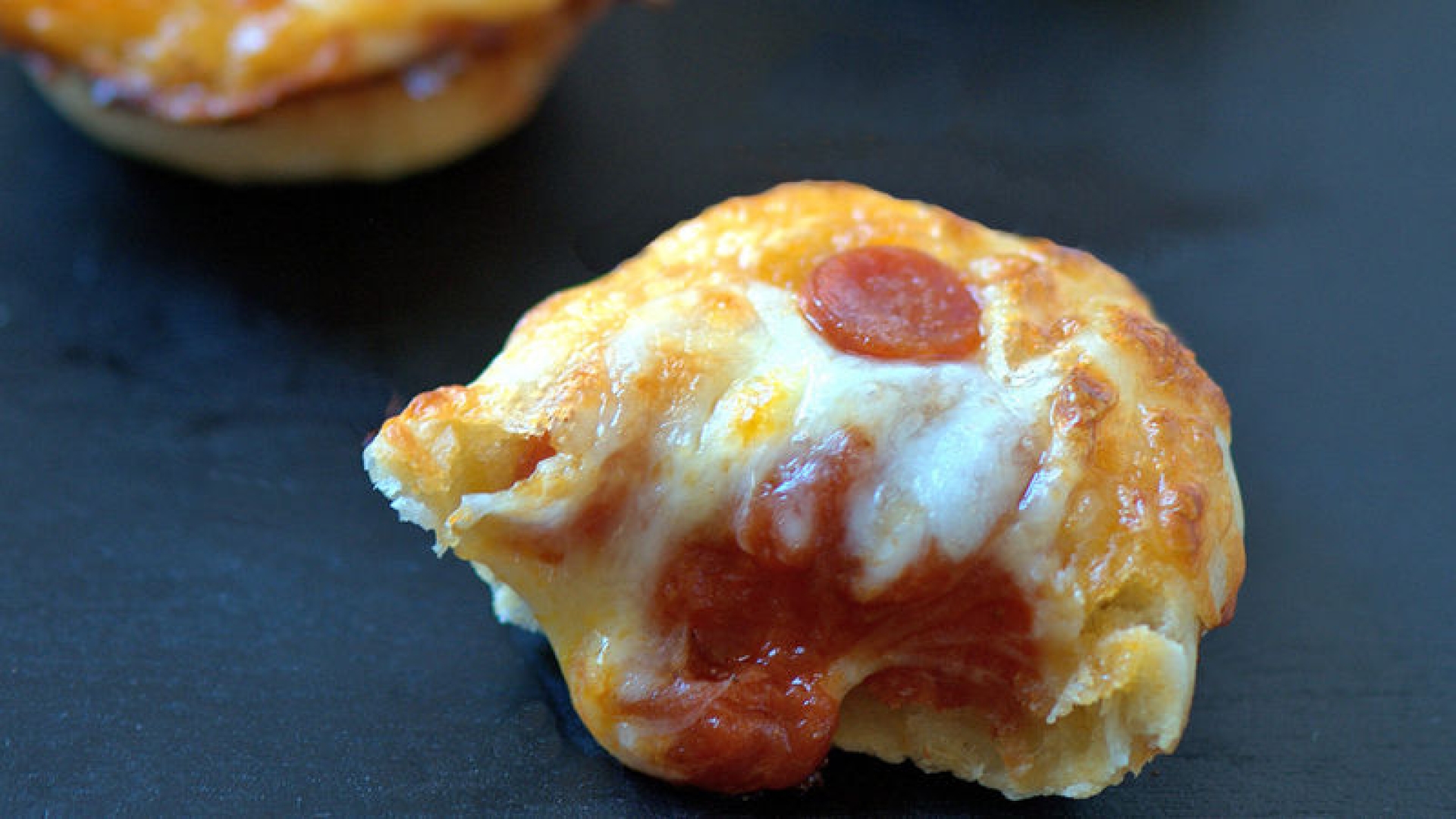 Prepara deliciosos 'pizza bites' con tan solo 3 ingredientes