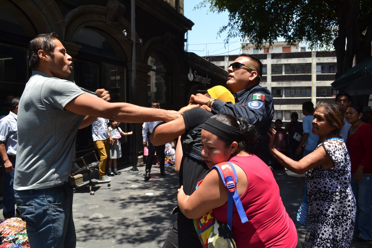 Condena diputado panista represión a autodefensas