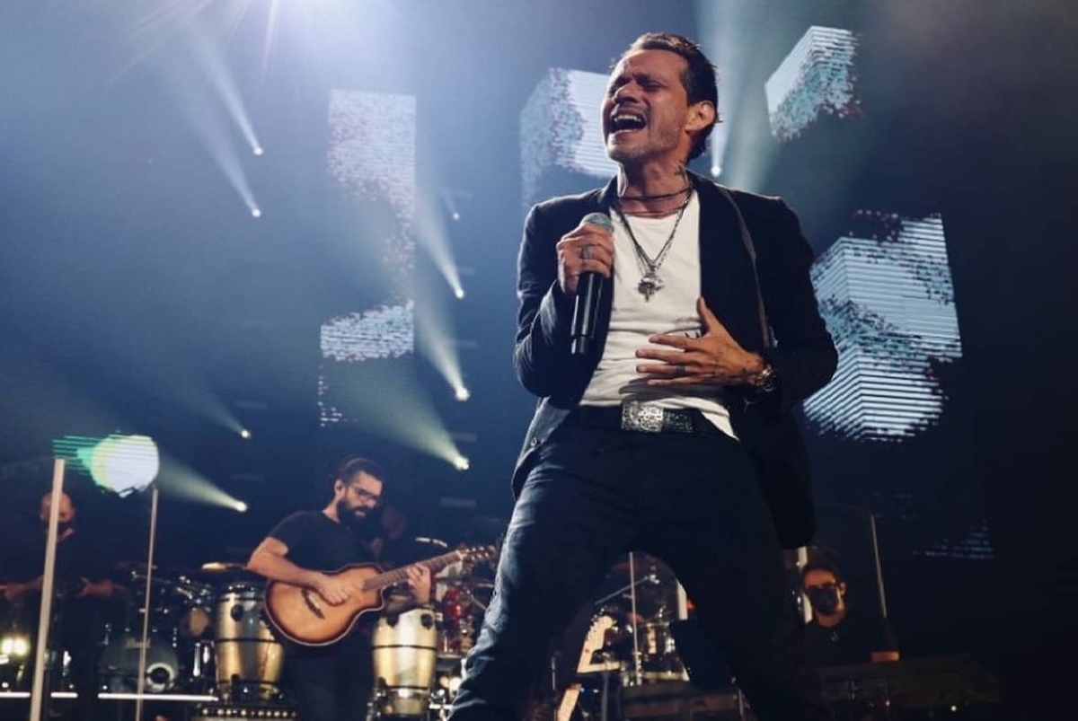 Marc Anthony "preocupa a sus fans" por sus movimientos de mandíbula durante concierto