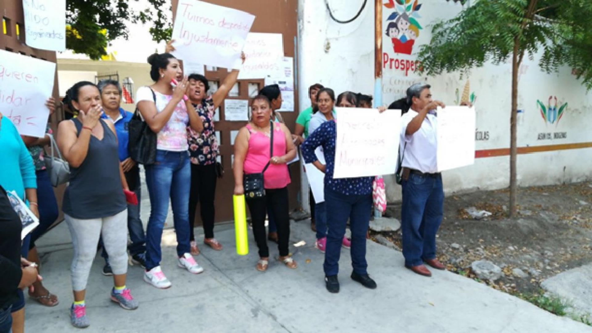 Protestan trabajadores de Ayala despedidos por no apoyar a la esposa del edil