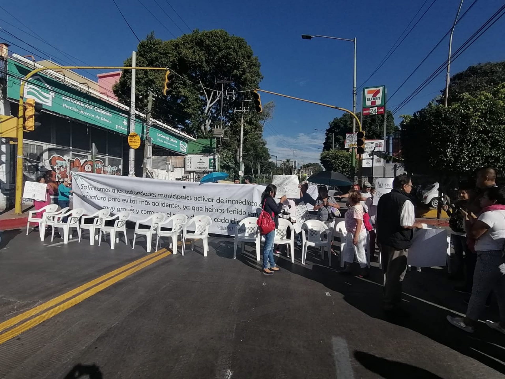 Vecinos de la colonia Q. Roo bloquearon nuevamente la avenida Morelos sur