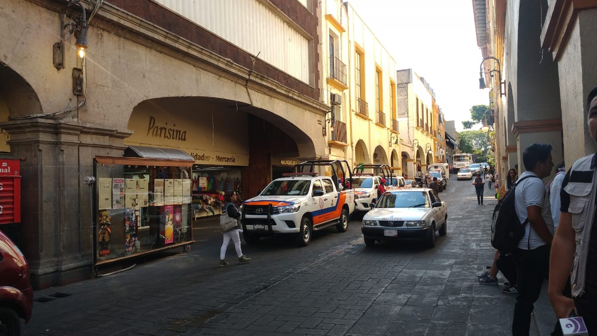Implementan operativo para impedir instalación de comerciantes en calle Guerrero