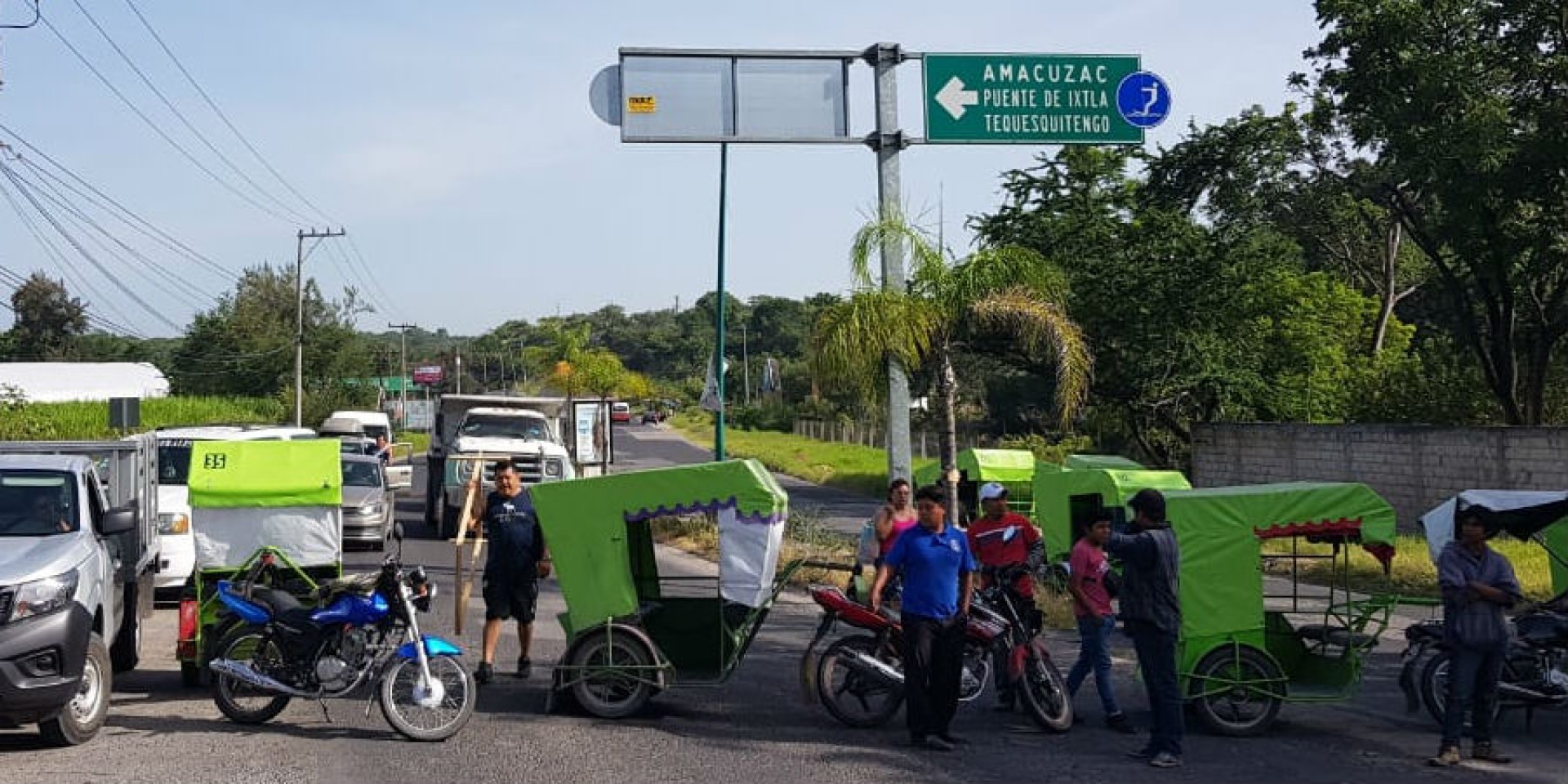 Bloquean habitantes de Xoxocotla carretera Alpuyeca-Jojutla