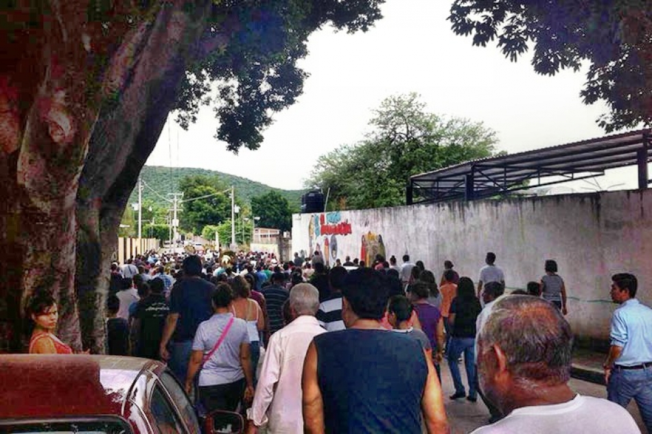 Exigen justicia en asesinato de perredista