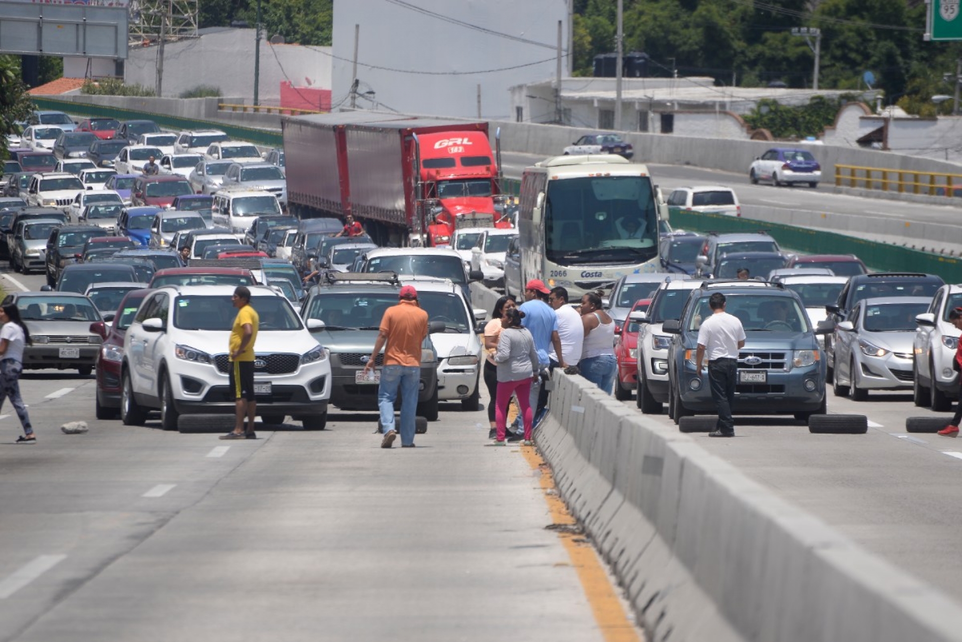 Jornada de caos por el cierre intermitente del Paso Exprés