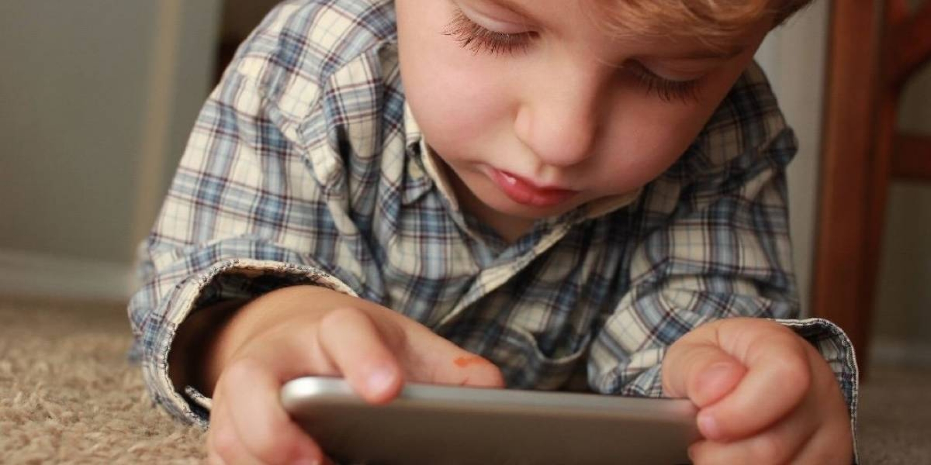 4 razones por las que un celular podría ser lo peor para el desarrollo de tu hijo