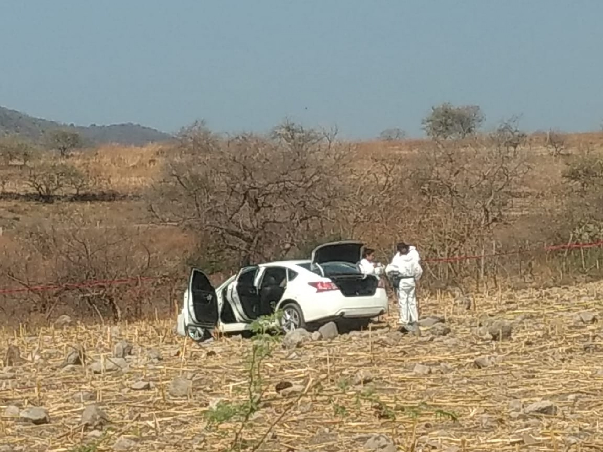 Encuentran los cadáveres de dos hombres en una barranca en Cuentepec