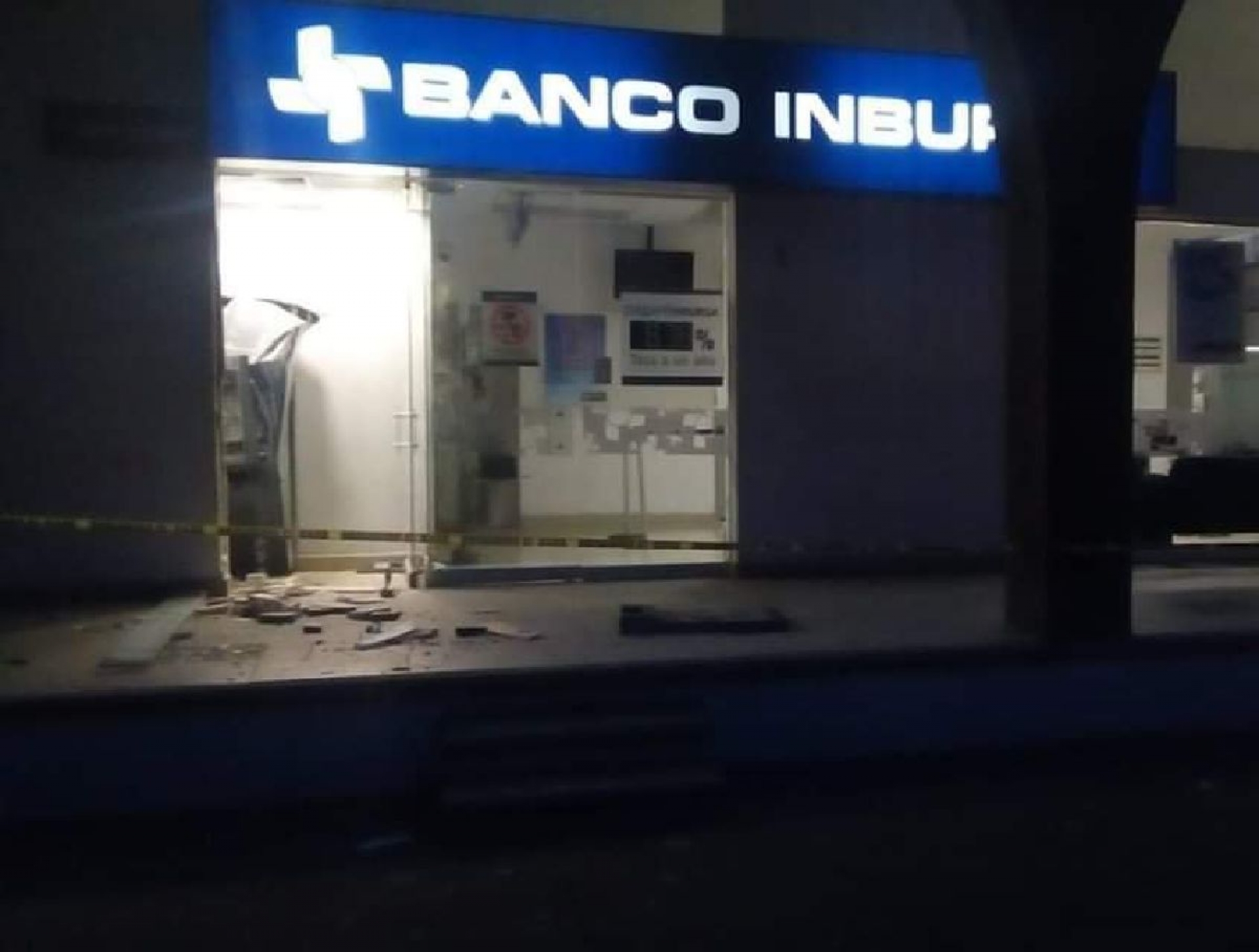 Dos militares y un albañil destrozaron un cajero