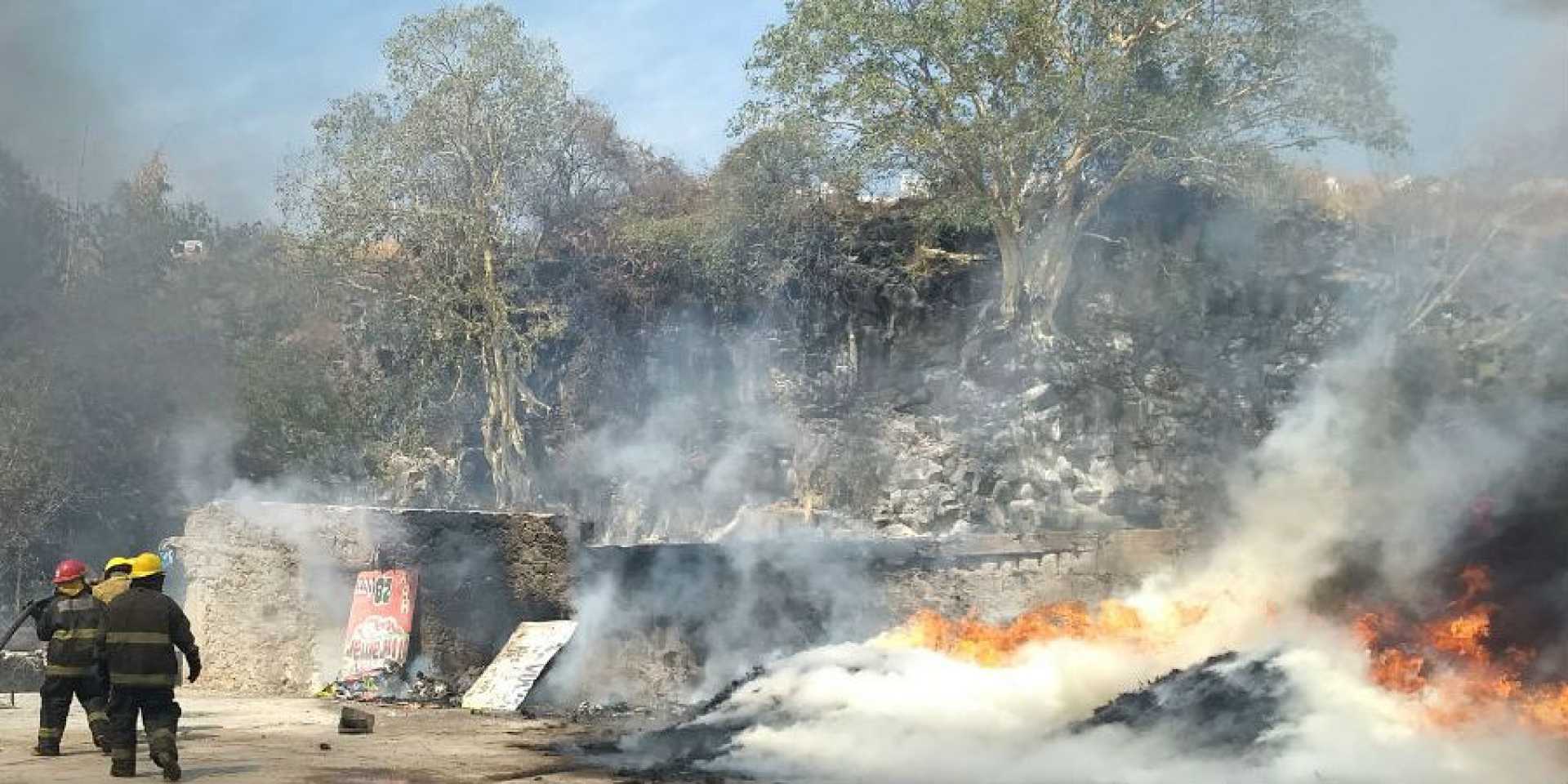 Continúa incendio en el cerro El Jumil