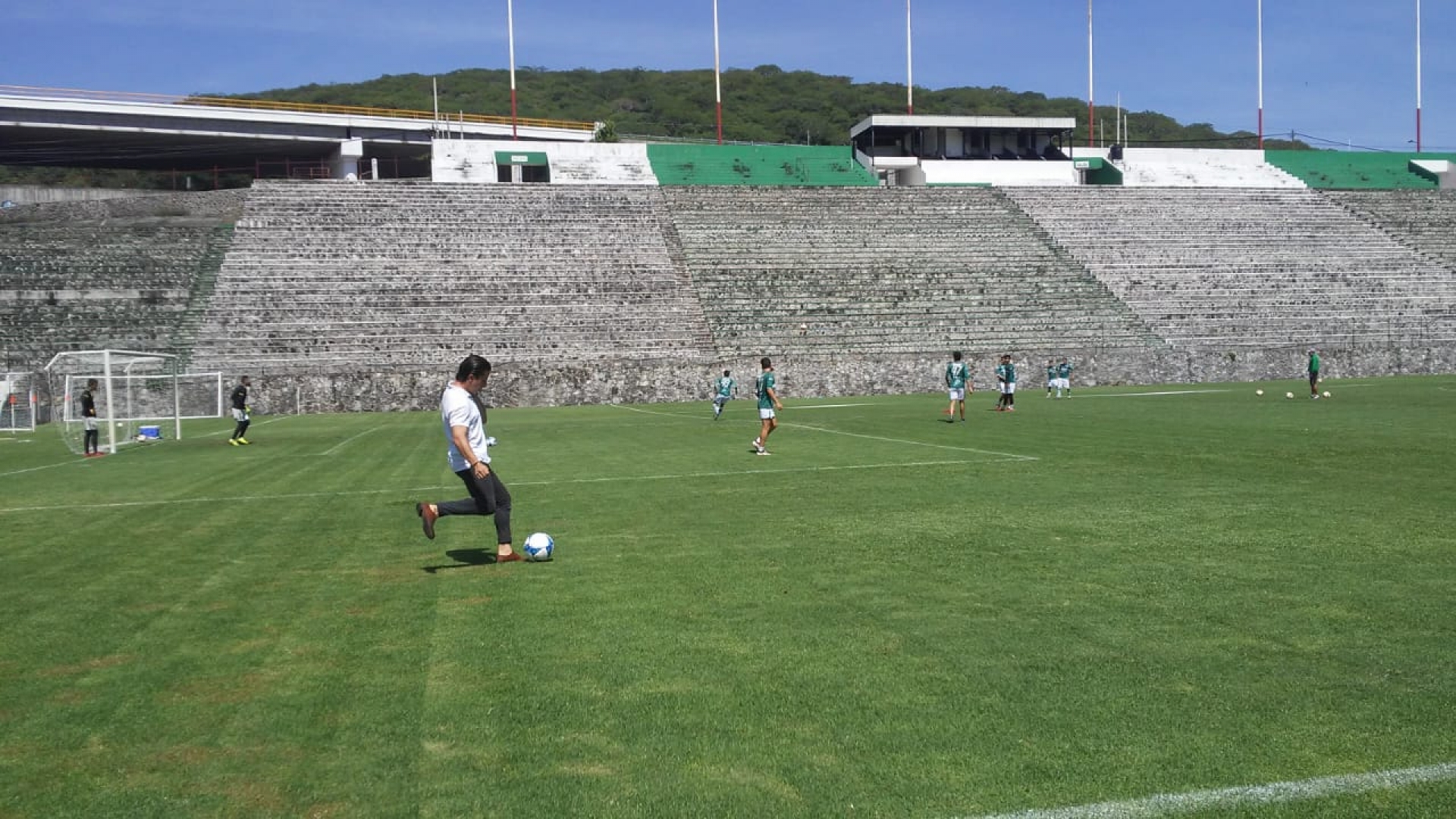 Entrena Atlético Zacatepec en el 'Mariano Matamoros'