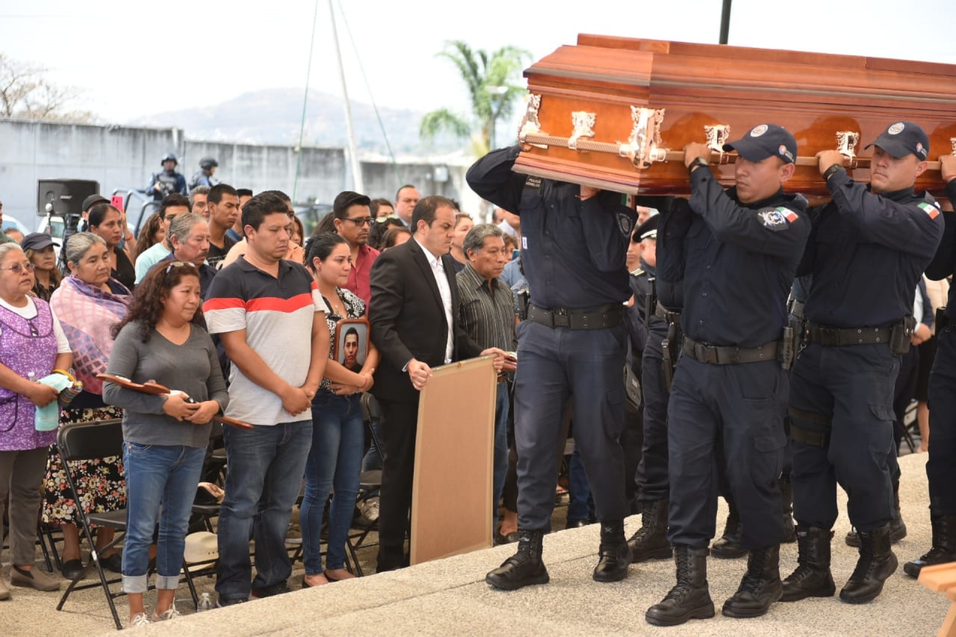 Rinden homenaje a policía del Mando Coordinado caído en cumplimiento de su deber