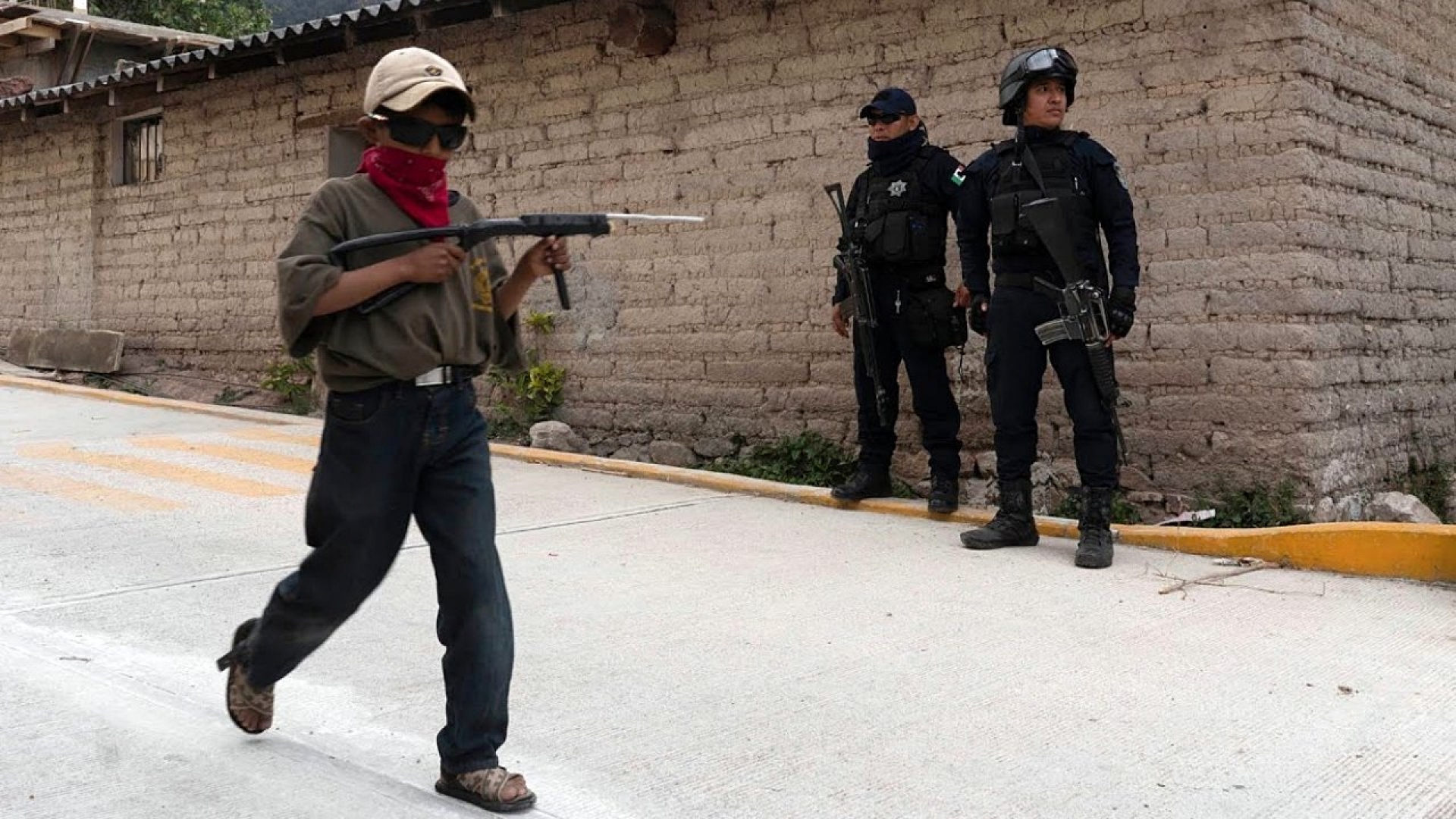 Niños y adolescentes son blanco de la violencia e invisibles para el gobierno: Redim