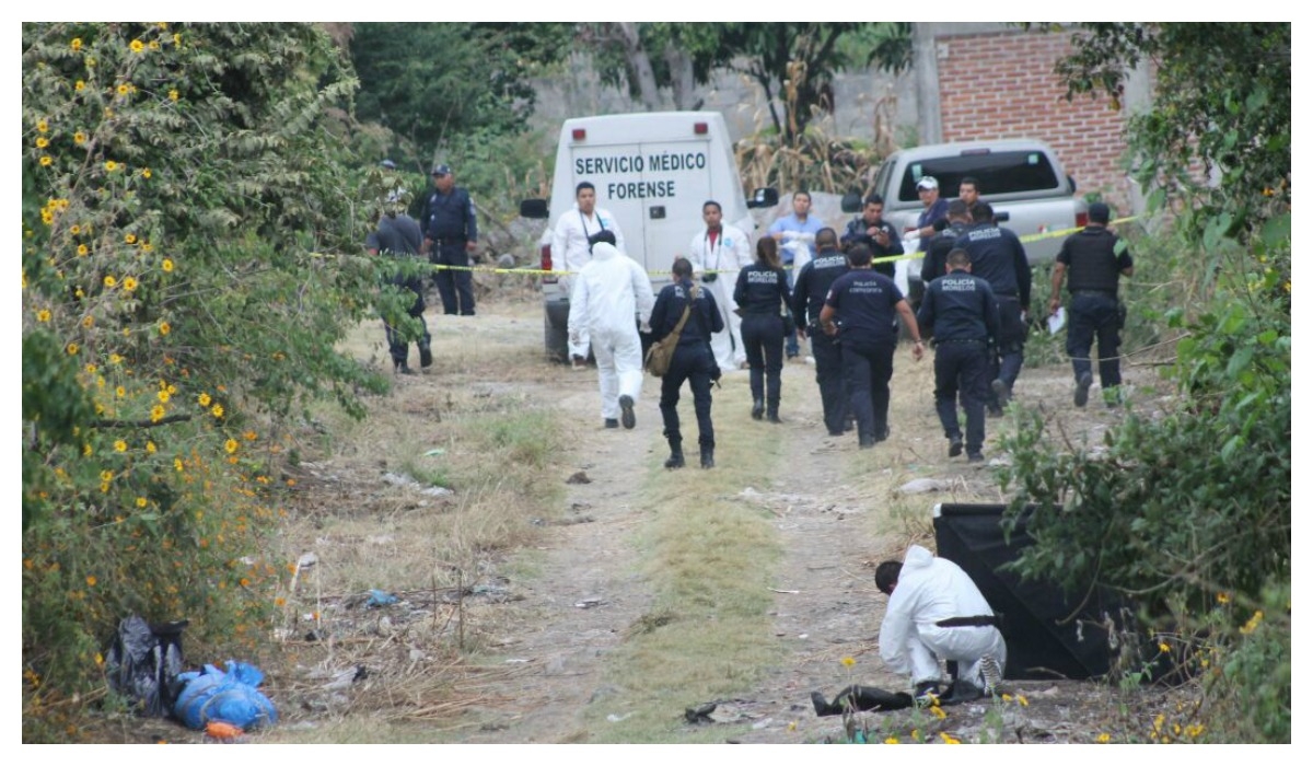 Hallan un cadáver envuelto en una lona en Emiliano Zapata