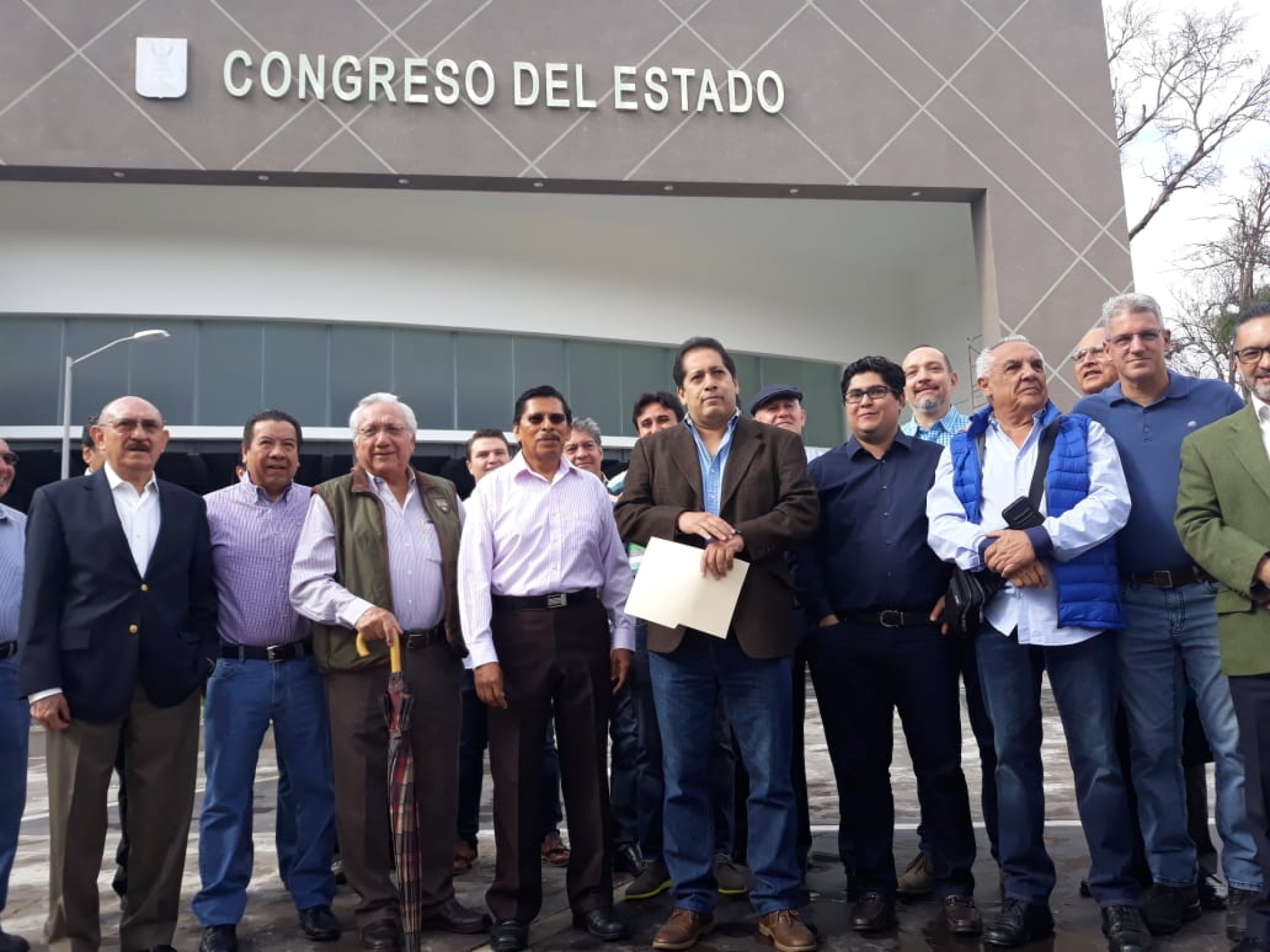 Acuden empresarios al Congreso local