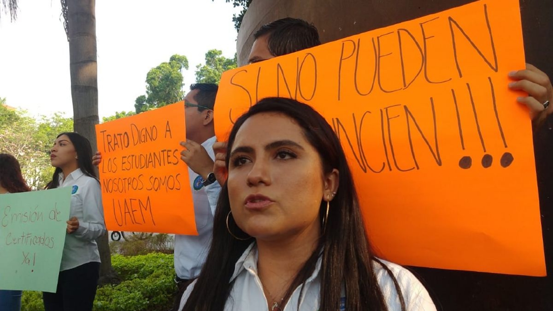 Egresados de Derecho de la UAEM exigen su certificado de estudios