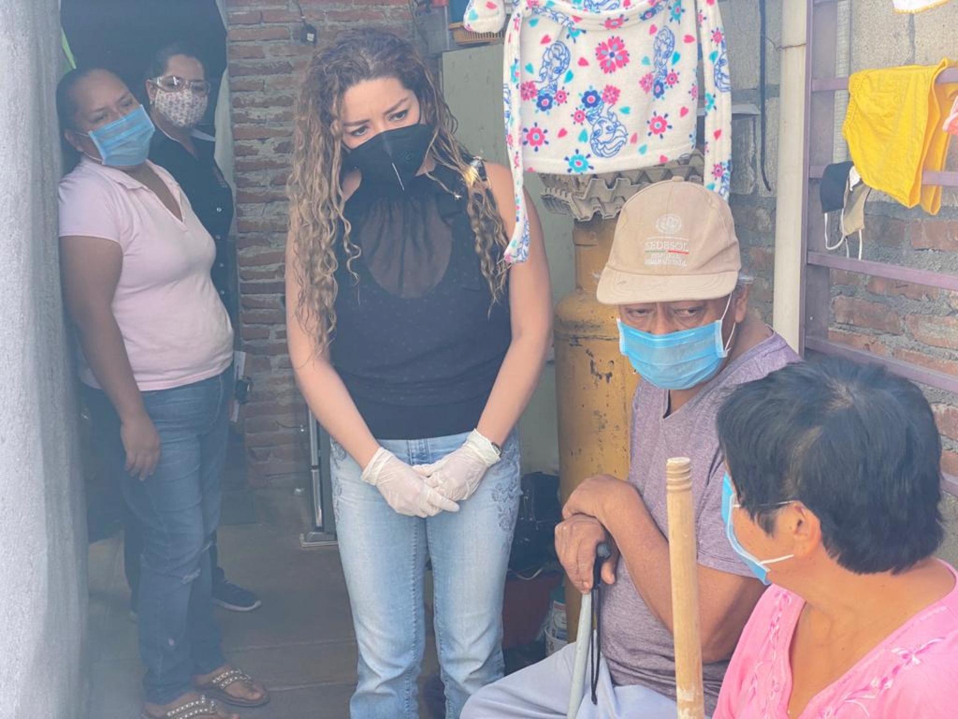 Entregó DIF Cuernavaca dotación de bolsas para diálisis a adulto mayor